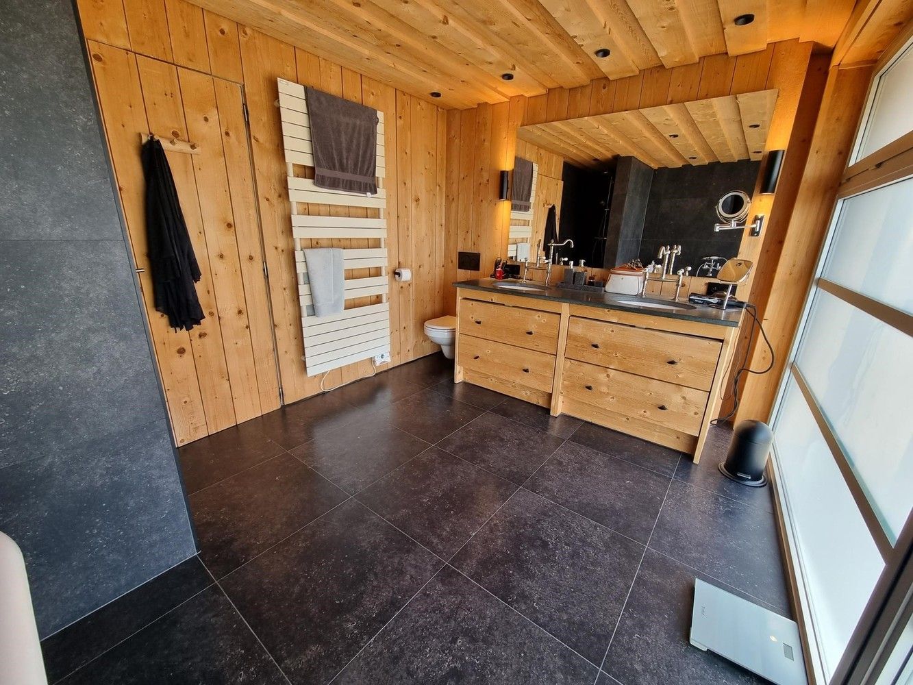 Prachtige villa woning, rustig gelegen met zonnige, diepe tuin voorzien van zwembad en poolhouse. foto 12