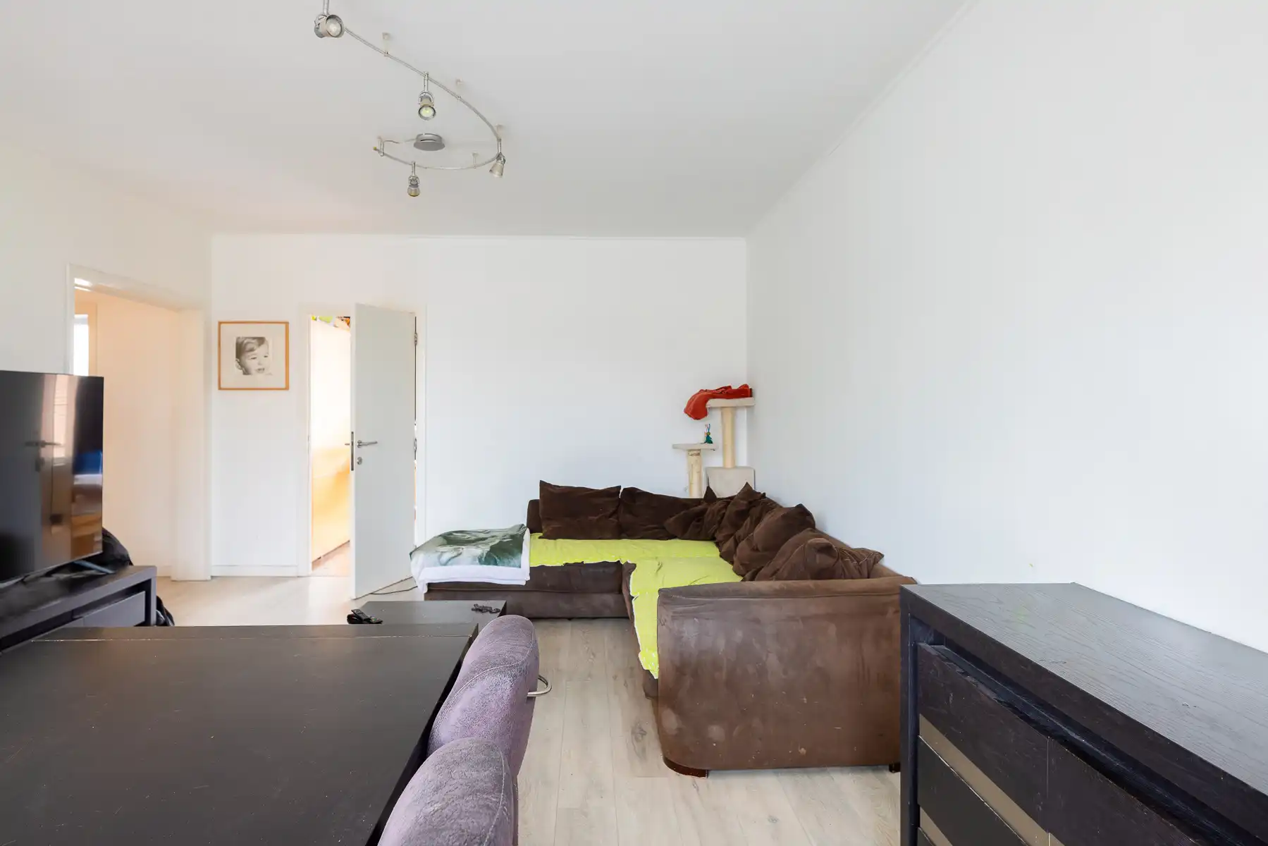 Ruim appartement met 2 slaapkamers en balkon foto 11