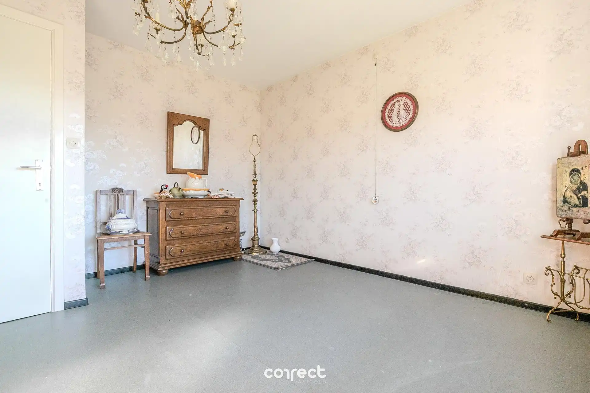 Halfopen bebouwing met 4 slaapkamers, zongerichte tuin, oprit en garage. foto 9