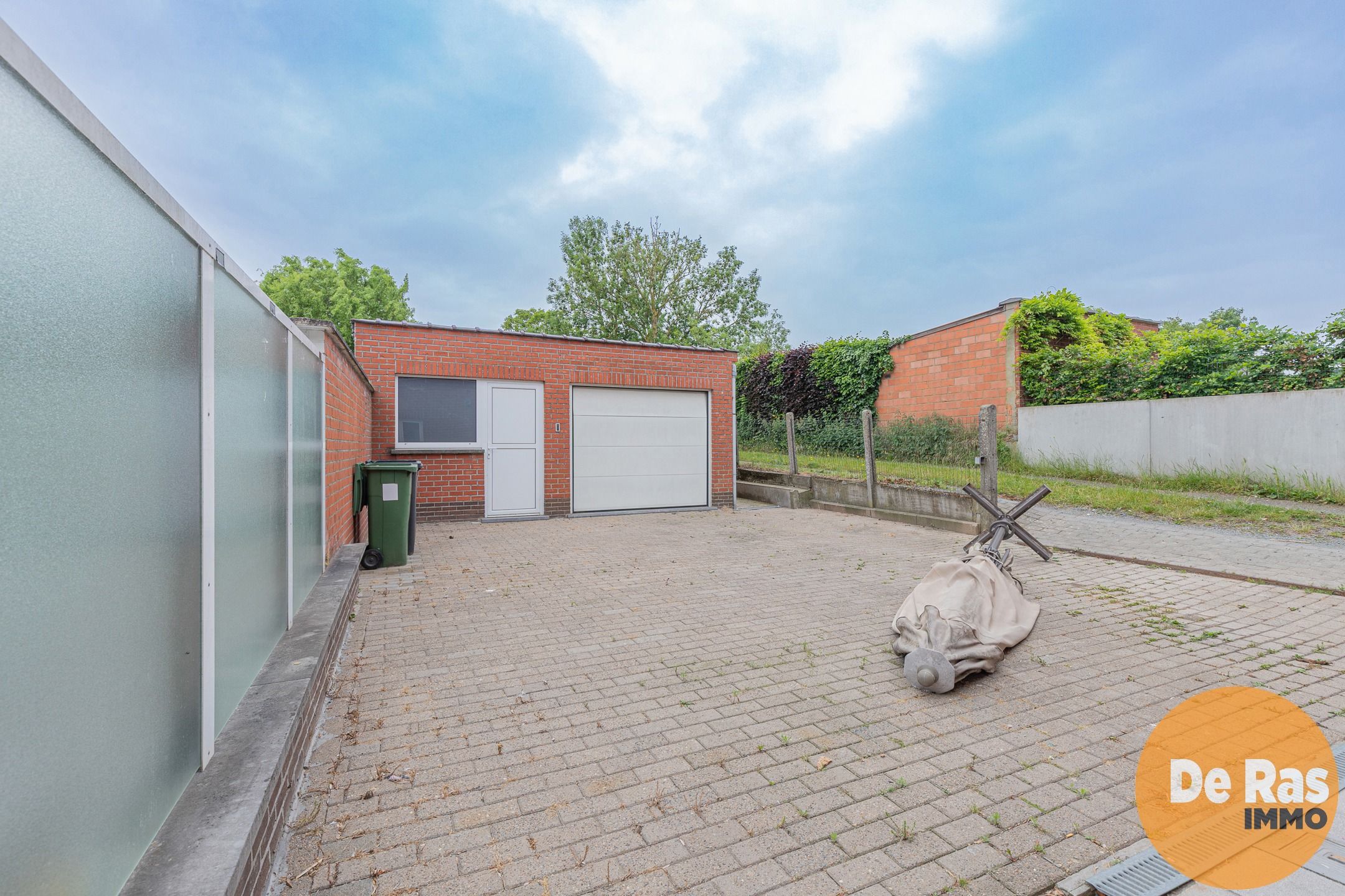 ERPE-MERE - Praktische halfopen woning met garage/loods. foto 19