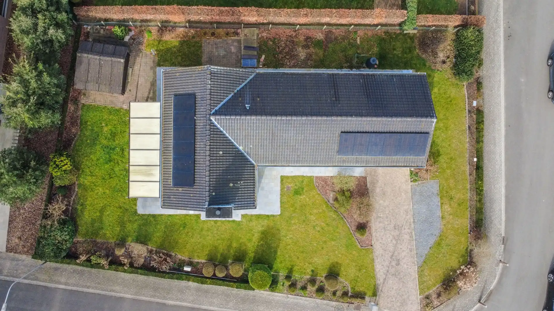 CHARMANTE BUNGALOW MET 2 SLPK OP TOPLOCATIE ! foto 4