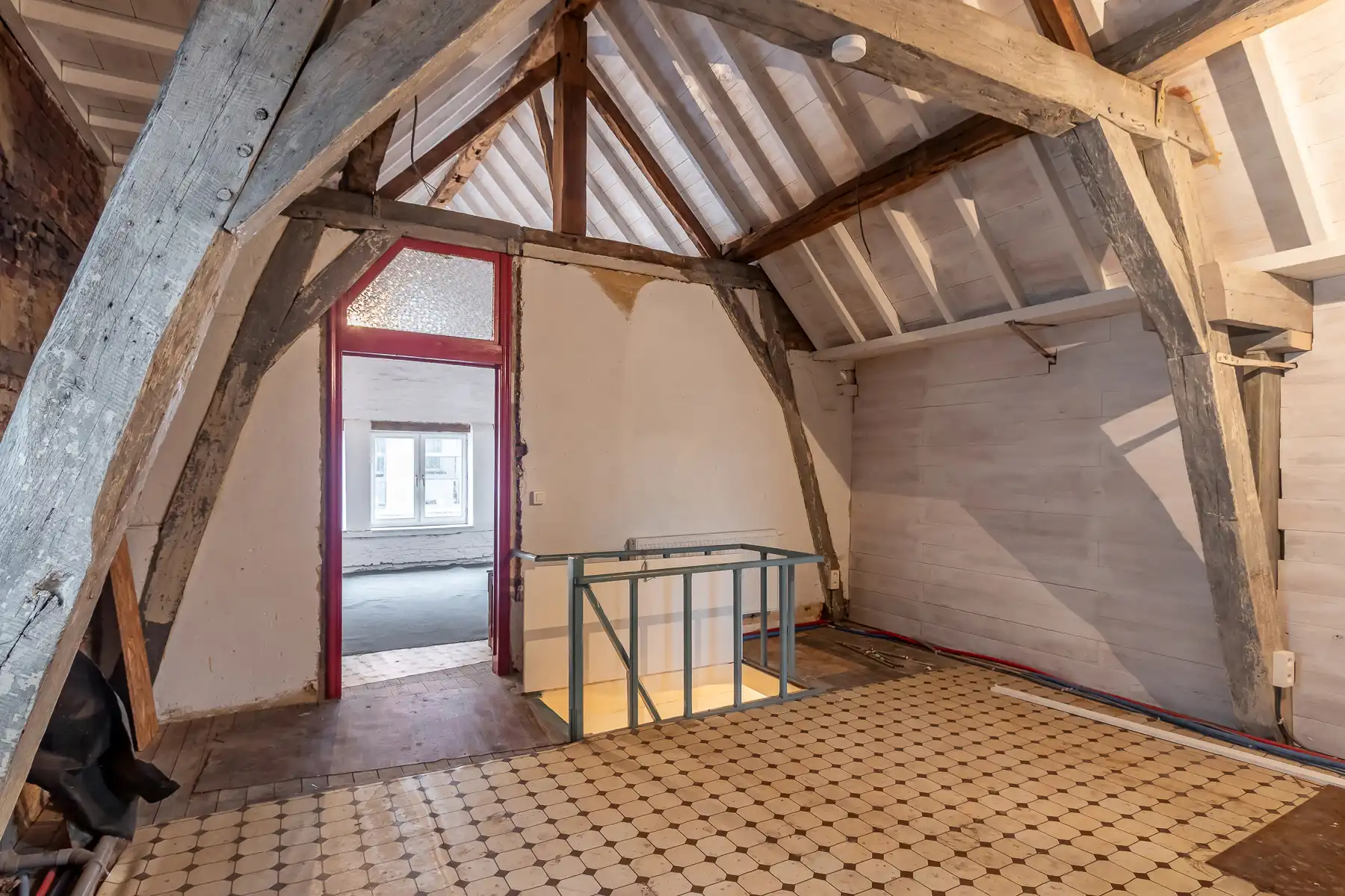 Grote woning met tal van mogelijkheden in bruisend centrum foto 27