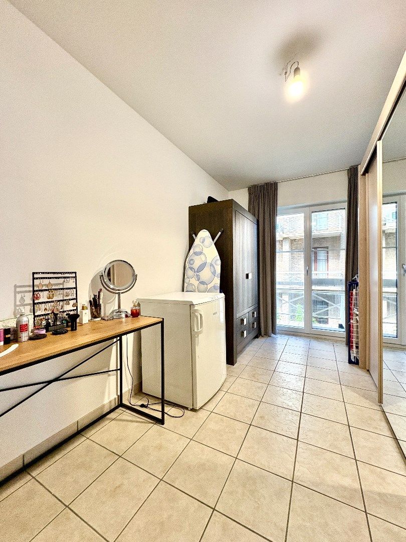 Heel net, energiezuinig en modern 2 slk appartement te Harelbeke te huur. foto 9