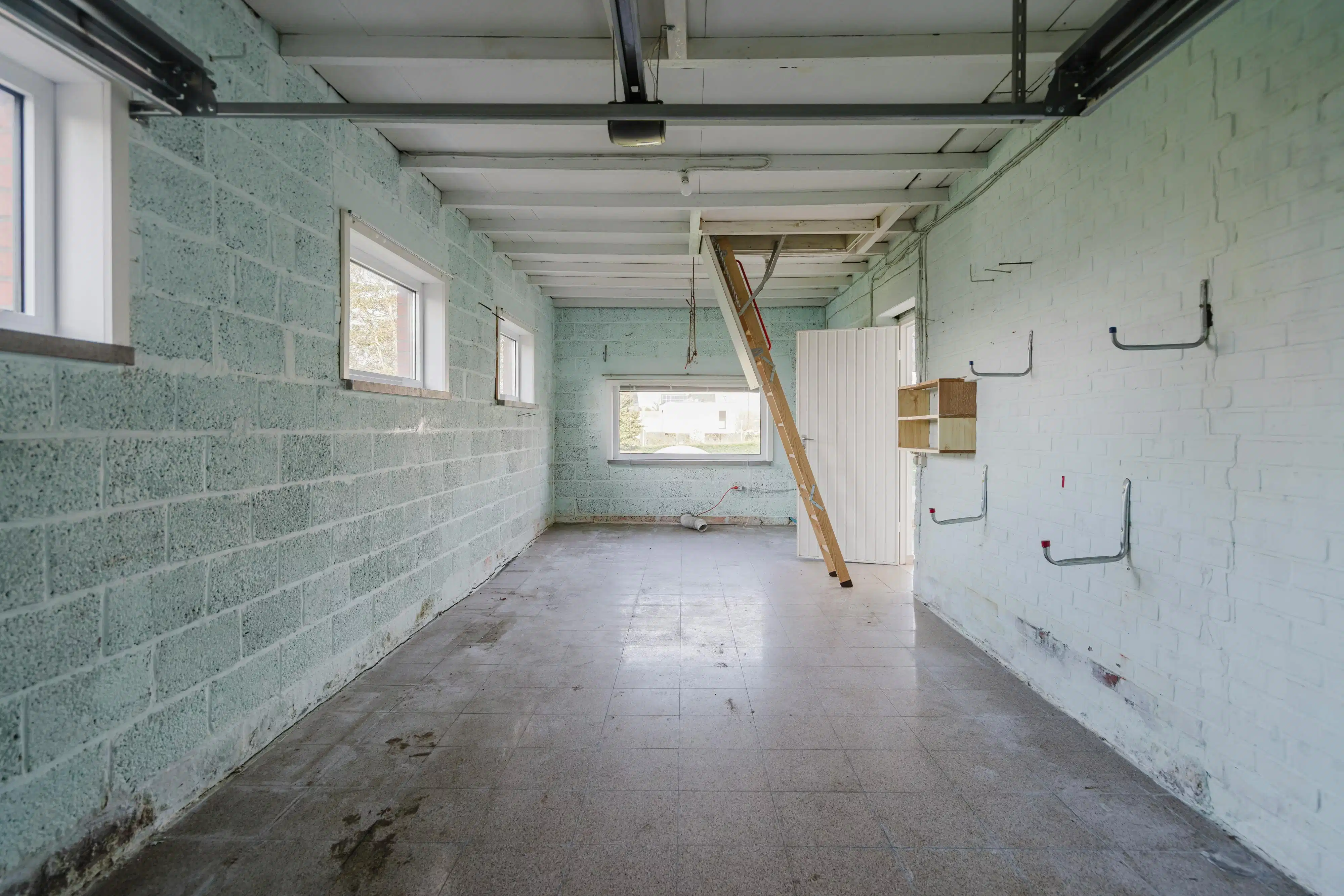 Te renoveren huis te koop met grote tuin, 3 slpk en garage foto 16