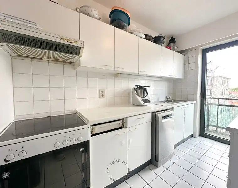 Lichtrijk appartement met twee slaapkamers, terras en ondergrondse autostaanplaats foto 4