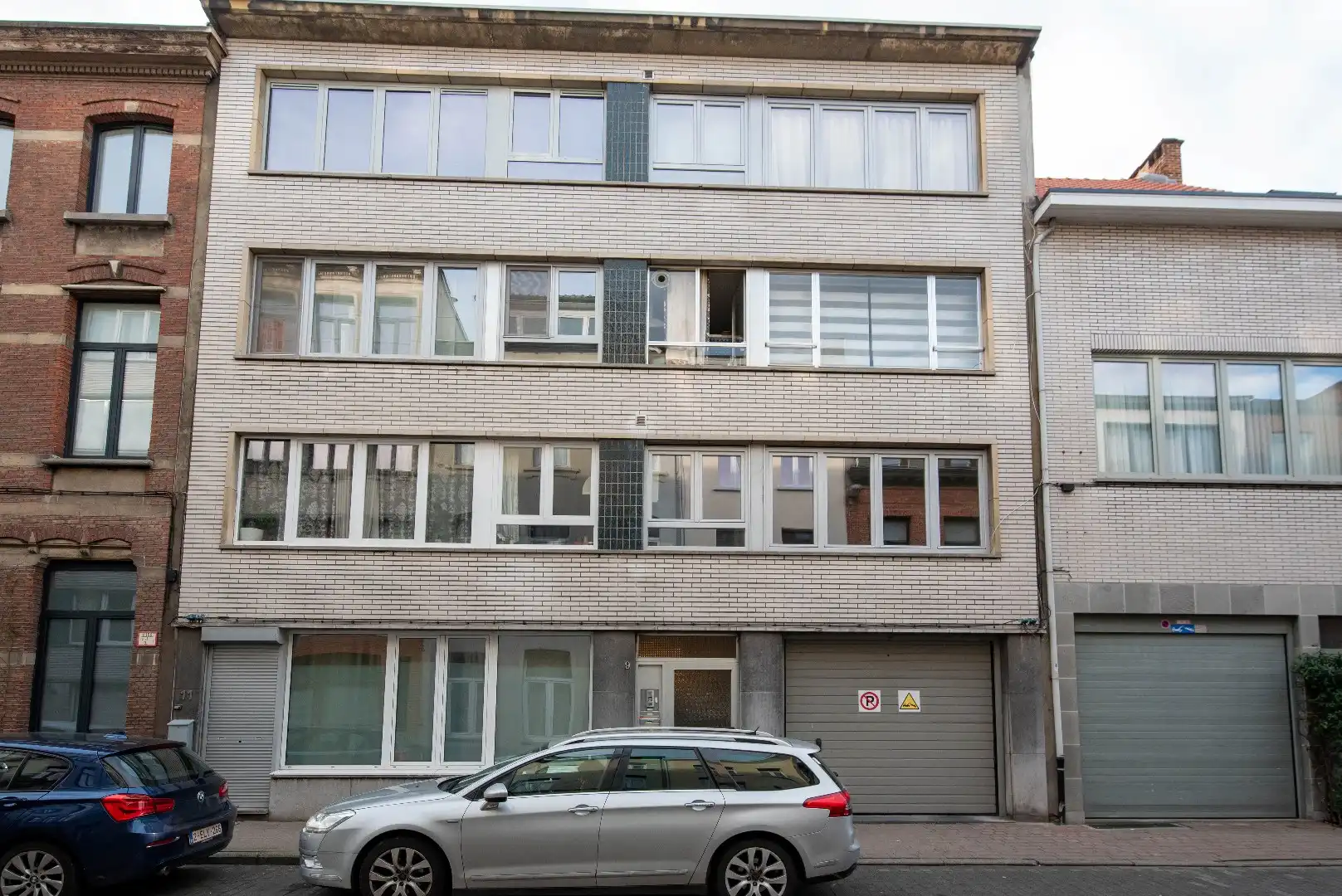 Volledig gerenoveerd appartement met 2 slk en terras foto {{pictureIndex}}