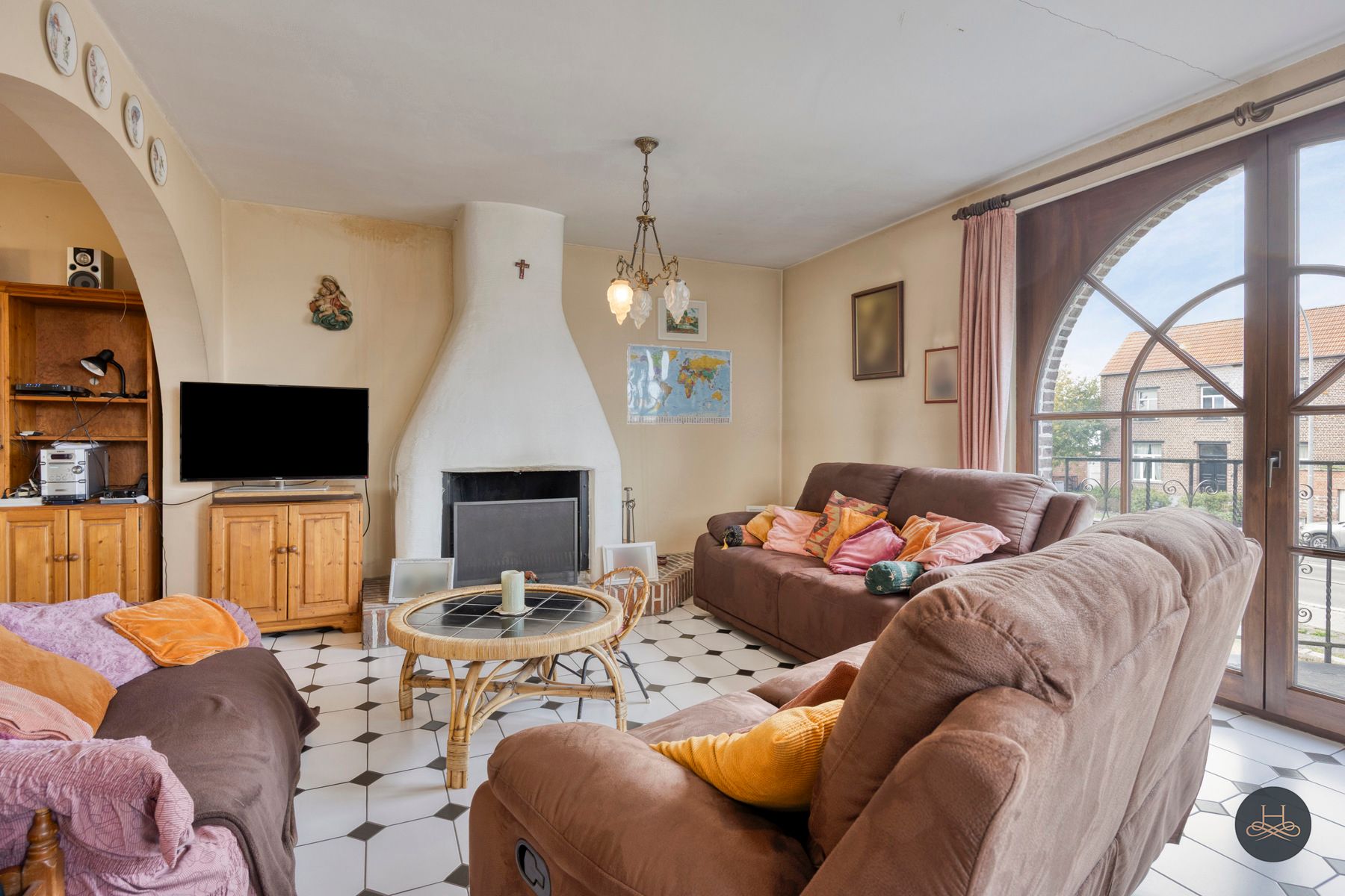 Ruime woning met handelsruimte en veel potentieel foto 7