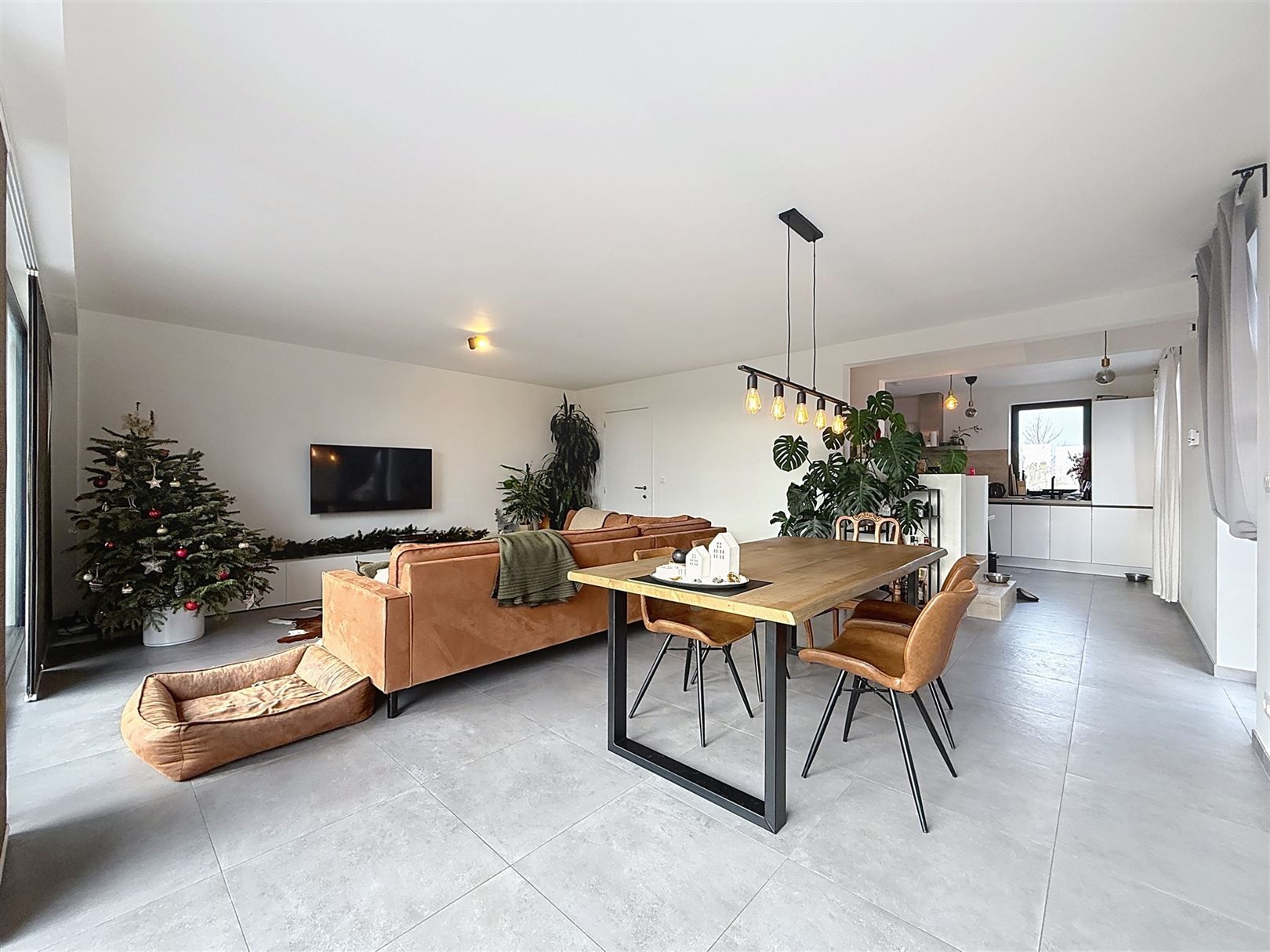 Moderne woning met 3 slpks, tuin, parking foto 8