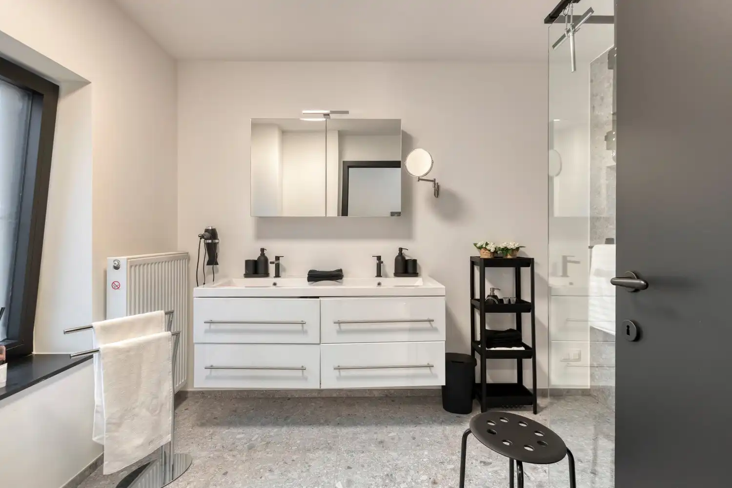 Karaktervolle woonst met indrukwekkend interieur in hartje Oud-Rekem! foto 30