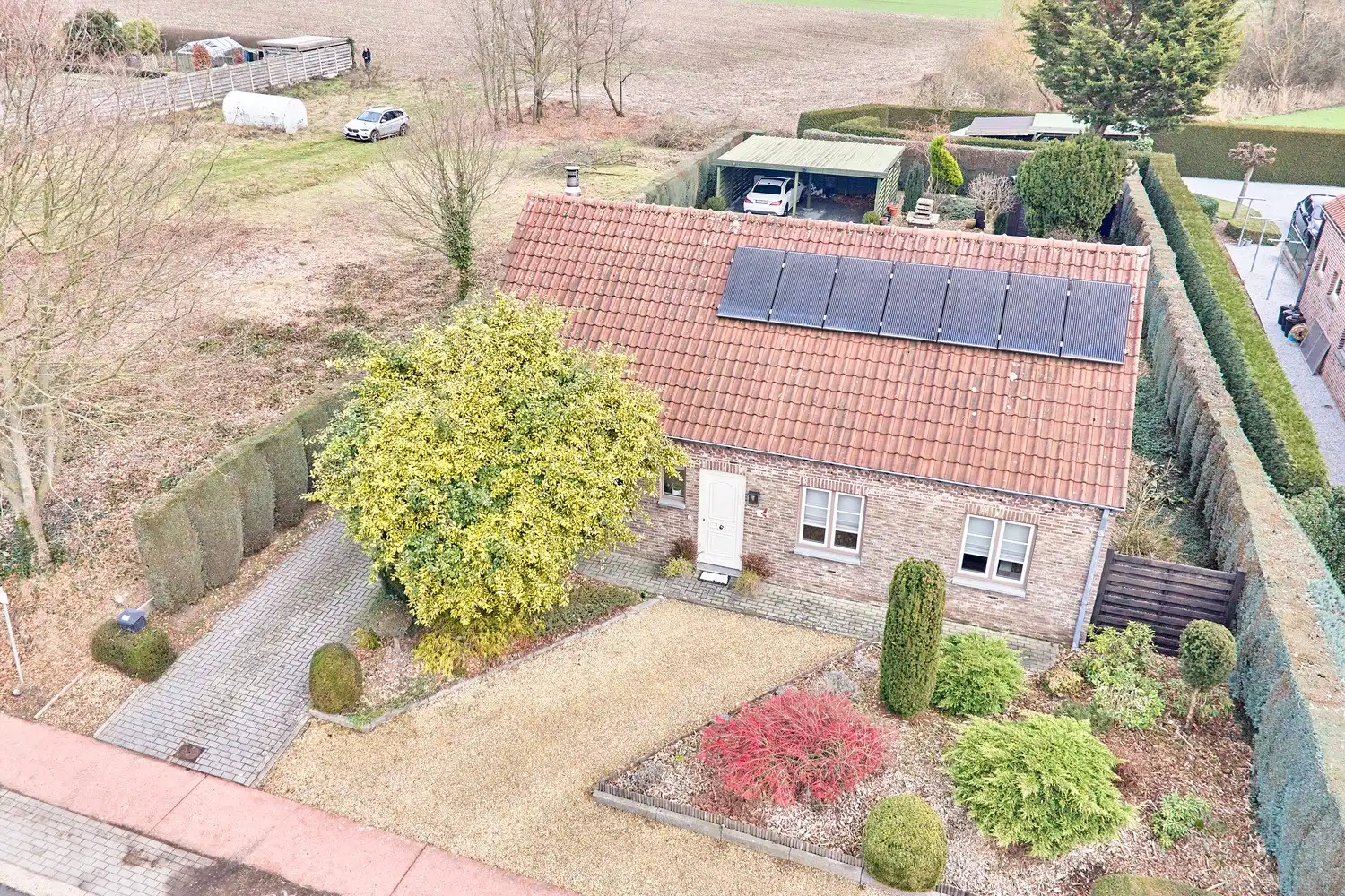 Hoofdfoto van de publicatie: Praktisch ingedeeld keurig onderhouden landhuis - landelijk gelegen