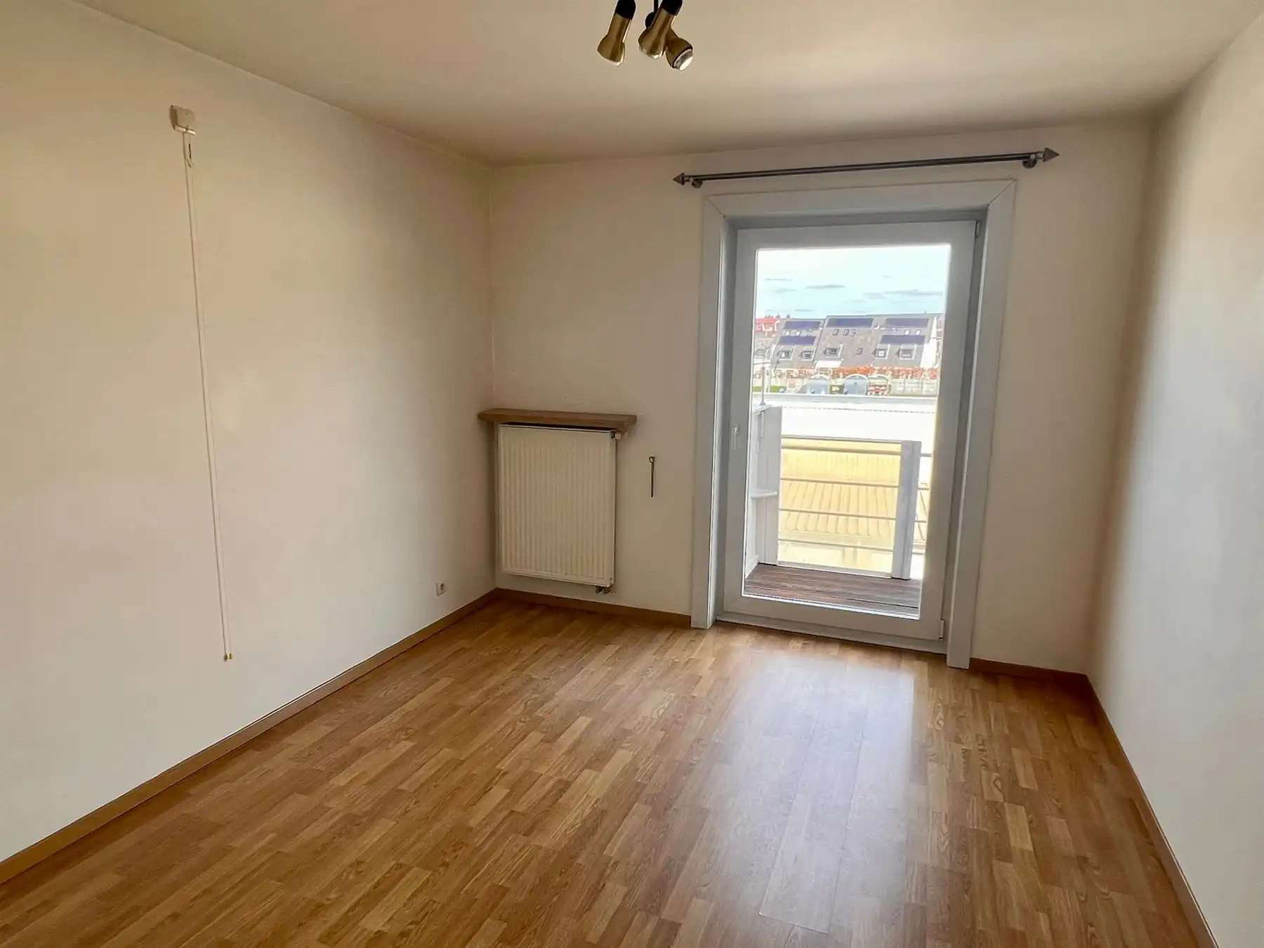 Zeer ruim appartement met 2 slaapkamers, garage en parking foto 8