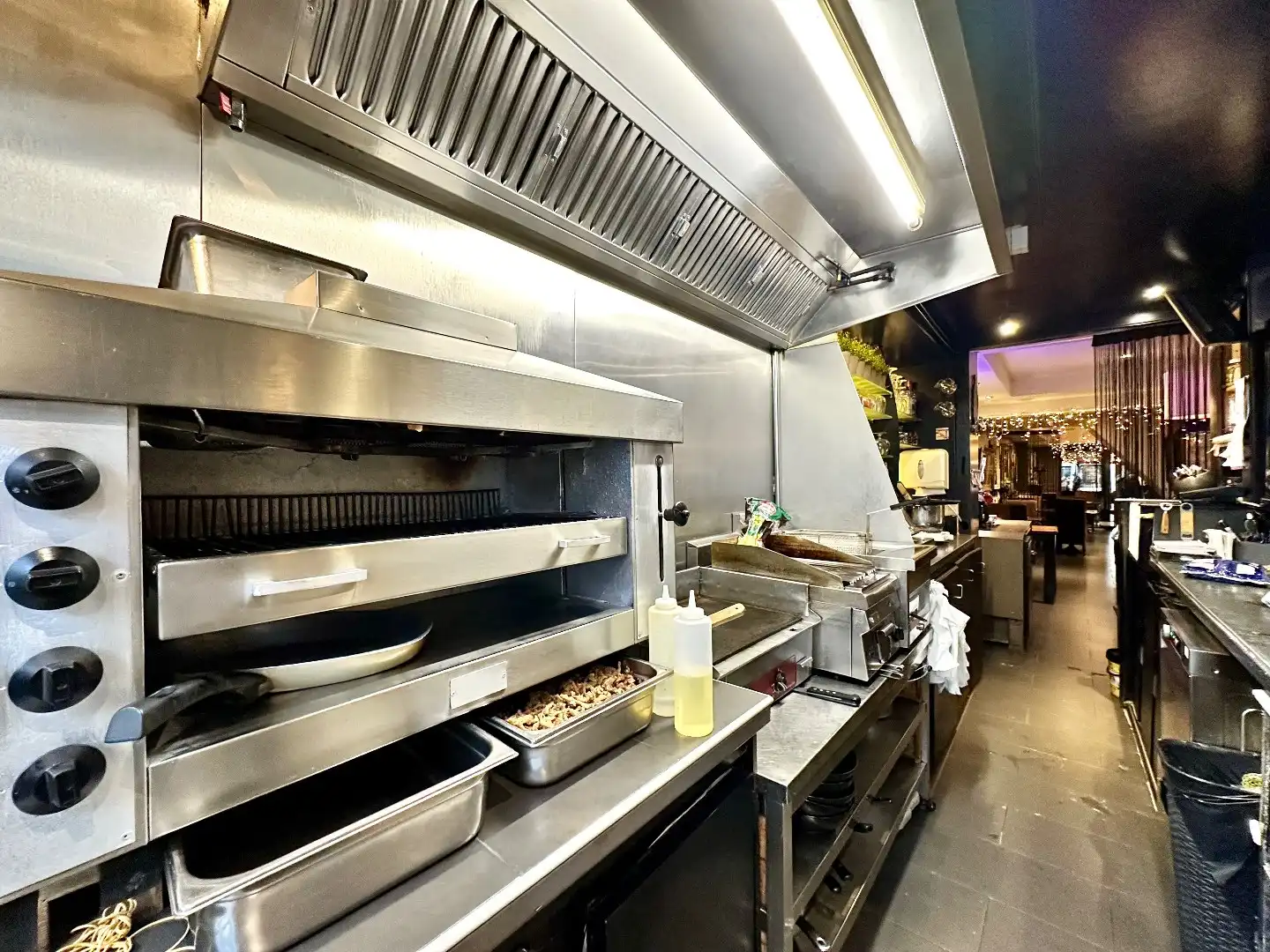 TE KOOP: goed draaiende horecazaak met woonst in centrum Tongeren foto 3