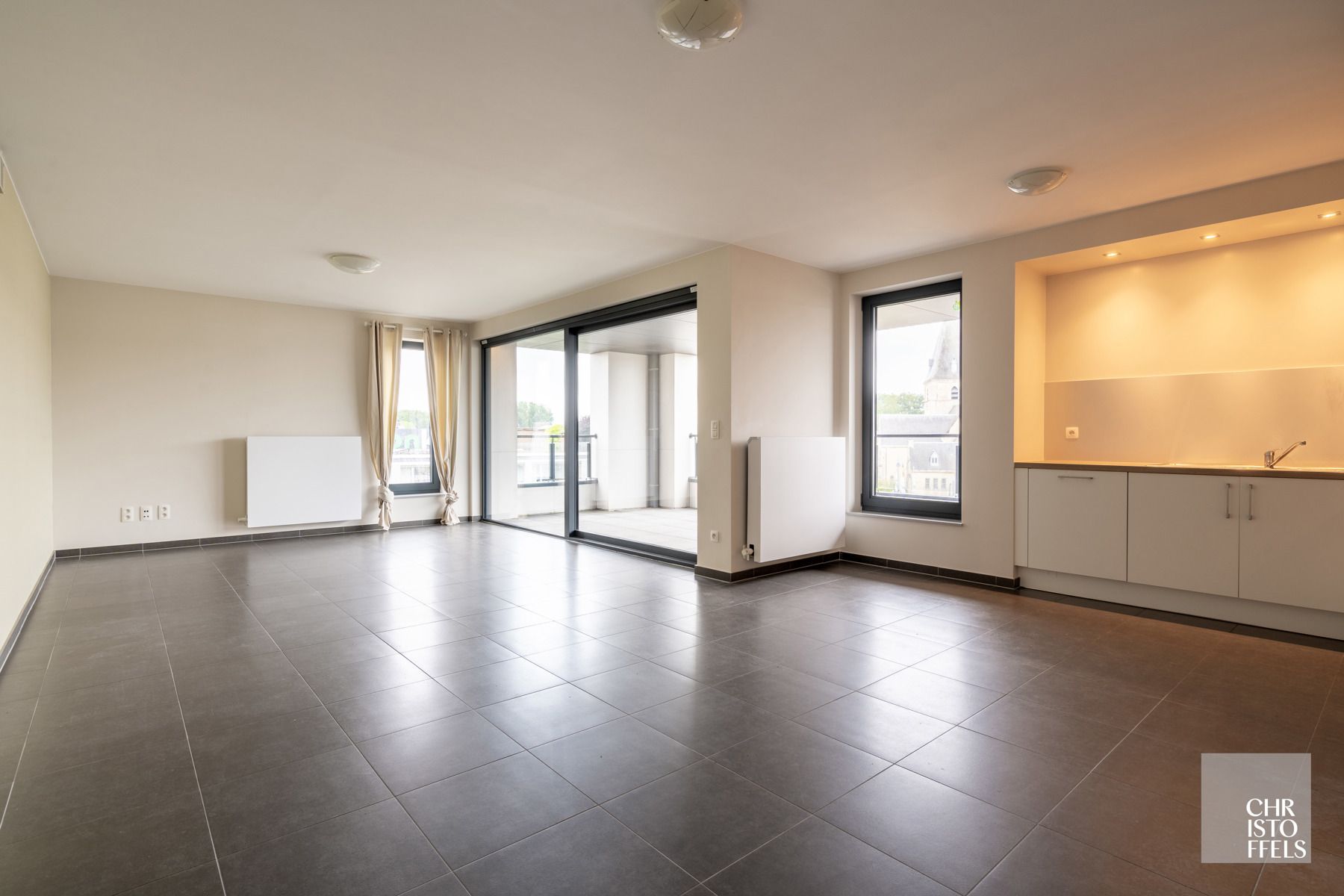 TE HUUR - 2-slaapkamerappartement (103m²) in het centrum van Zutendaal! foto 2