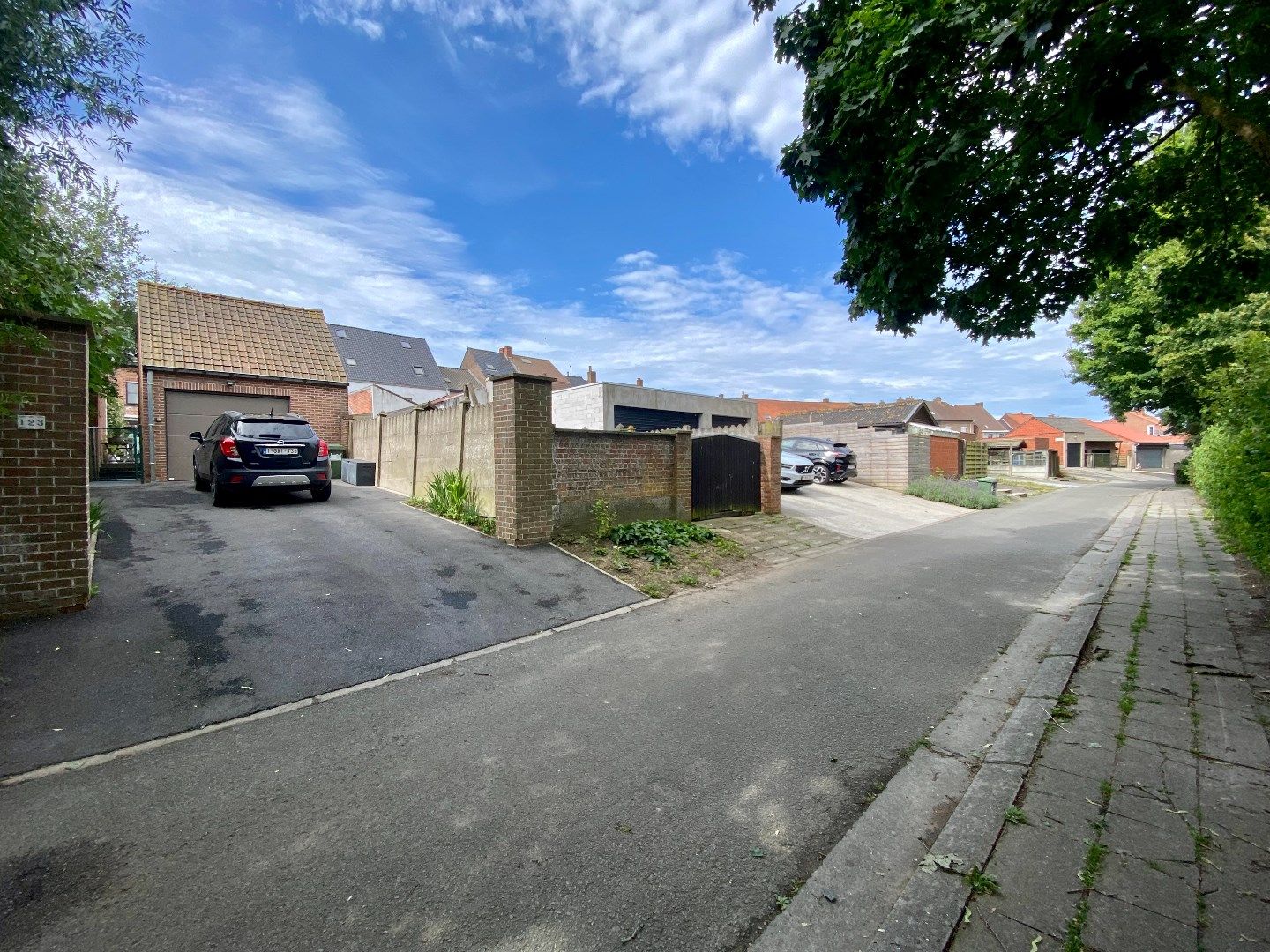 Perfect onderhouden woning met aangelegde tuin en grote garage. foto 22