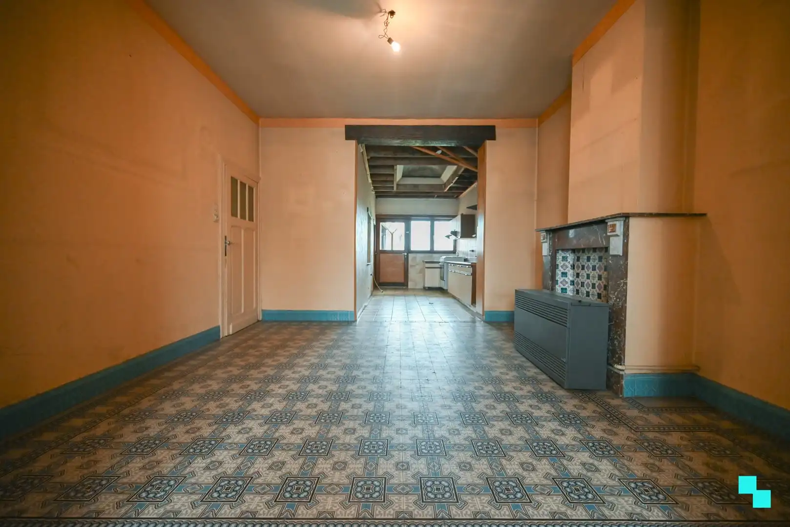 Te renoveren gezinswoning met ruime opslagruimte/garage foto 11