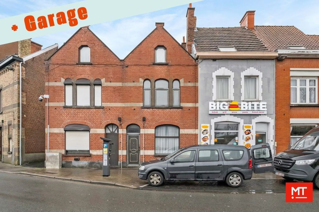 Hoofdfoto van de publicatie: Op te frissen woning met 3 slaapkamers, stadskoer en dubbele garage in het centrum van Roeselare