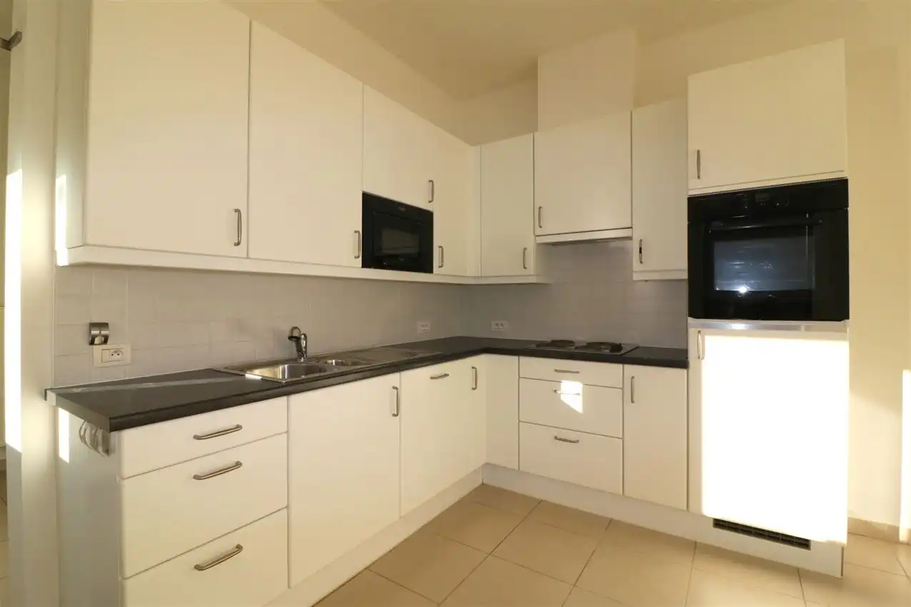 Ruime woning met drie slaapkamers en gezellige koer foto 10