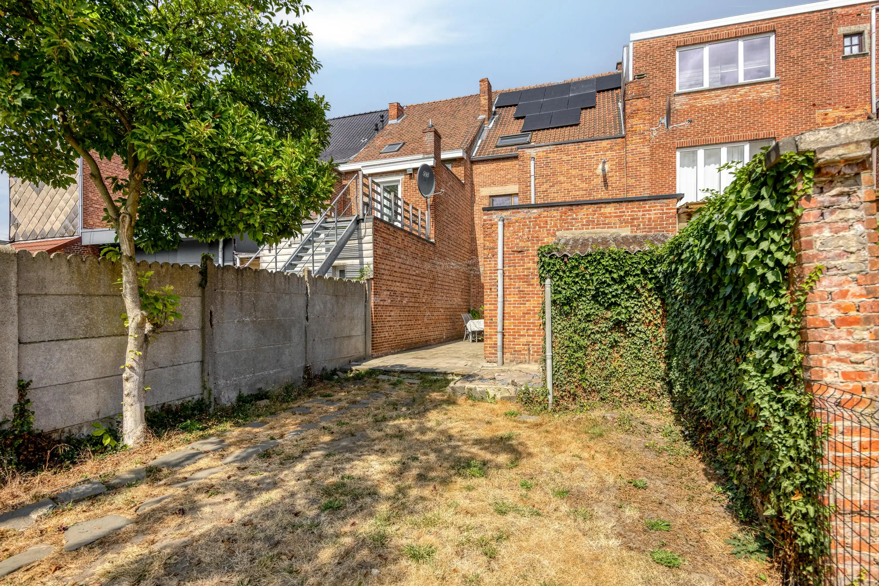 Charmante stadswoning met 5 slaapkamers en privéparkings foto 27