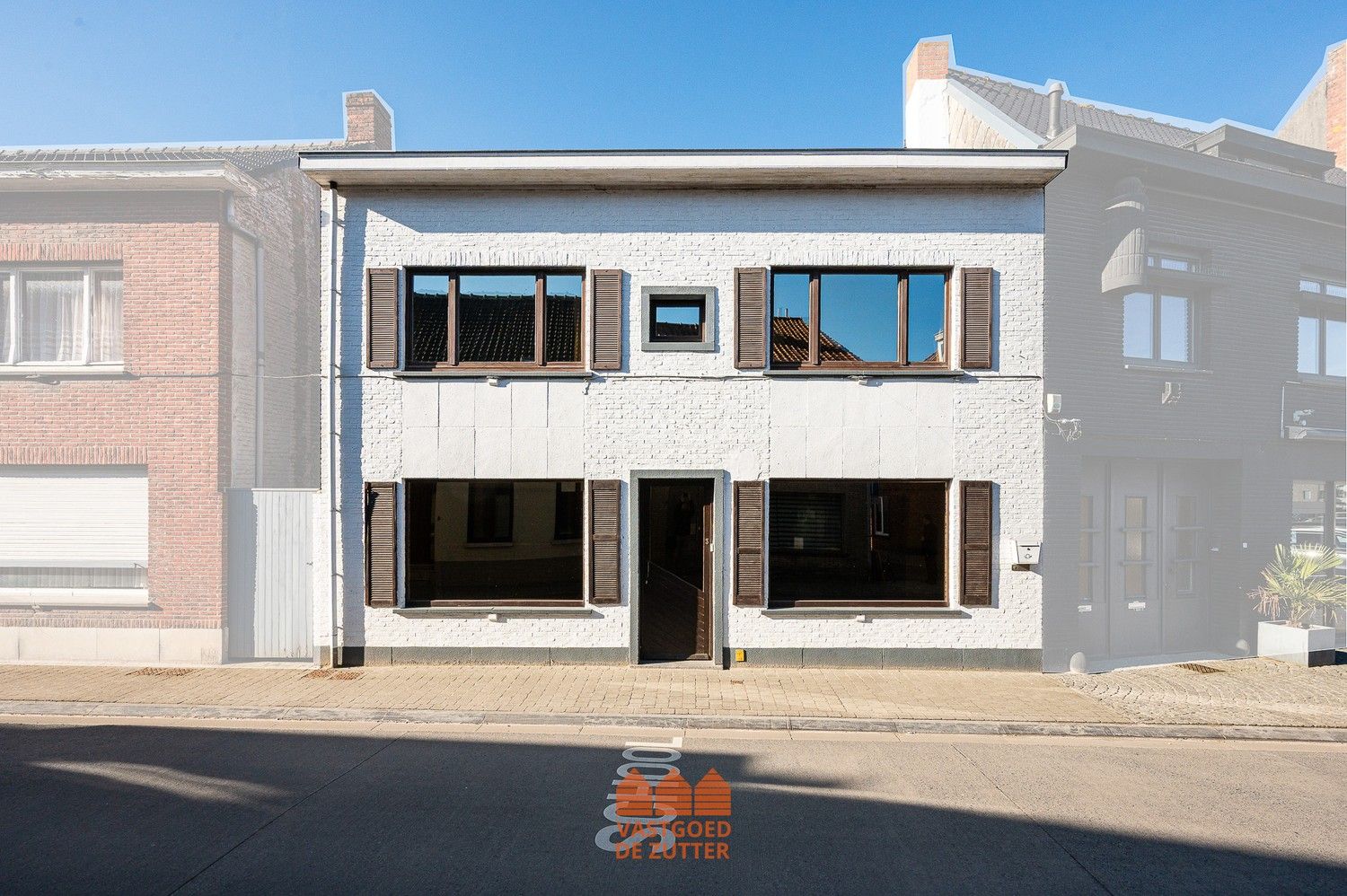 Ruime woning met handelspand in het centrum van Boekhoute foto {{pictureIndex}}