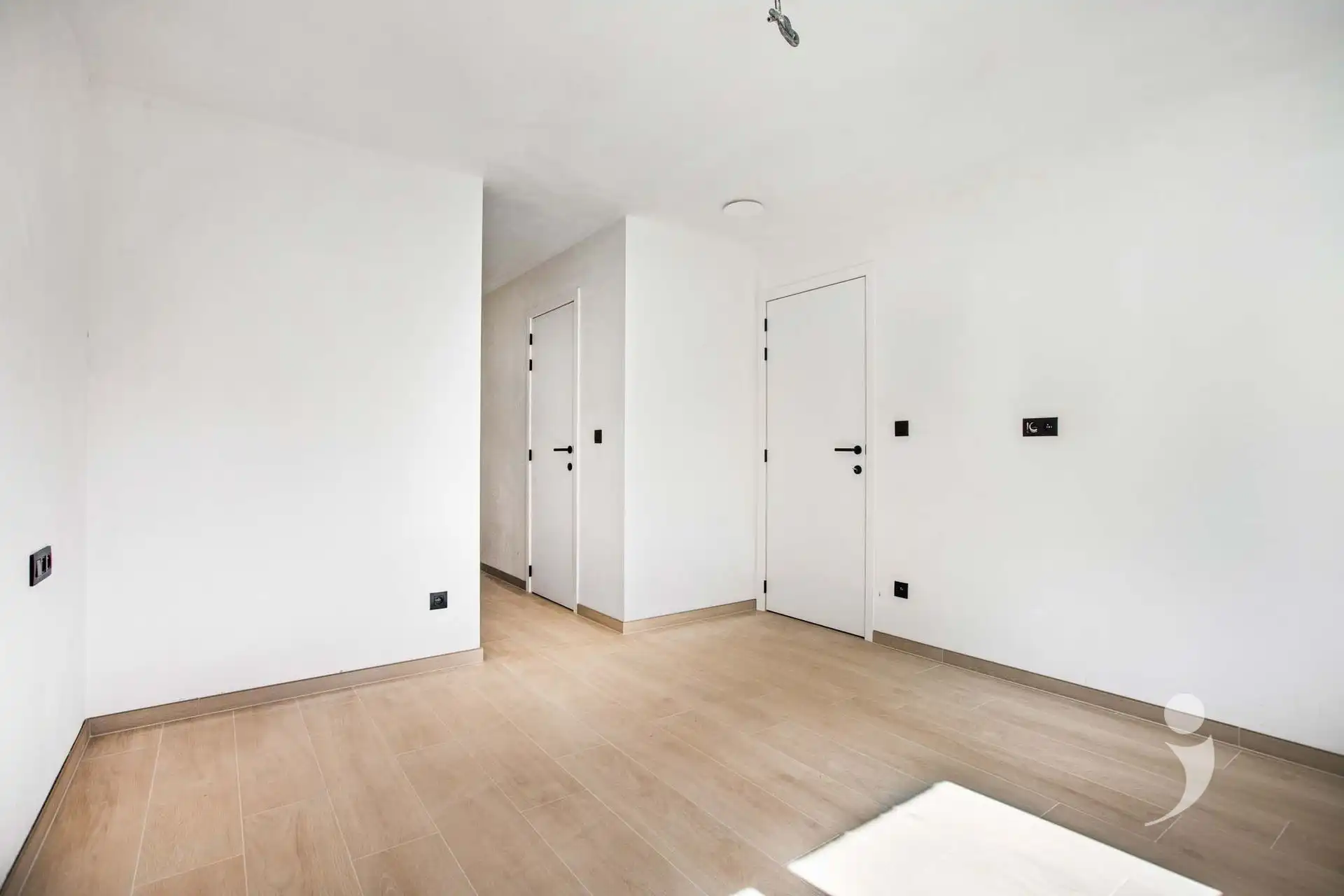 Knappe nieuwbouw woning op een rustige locatie!  foto 13