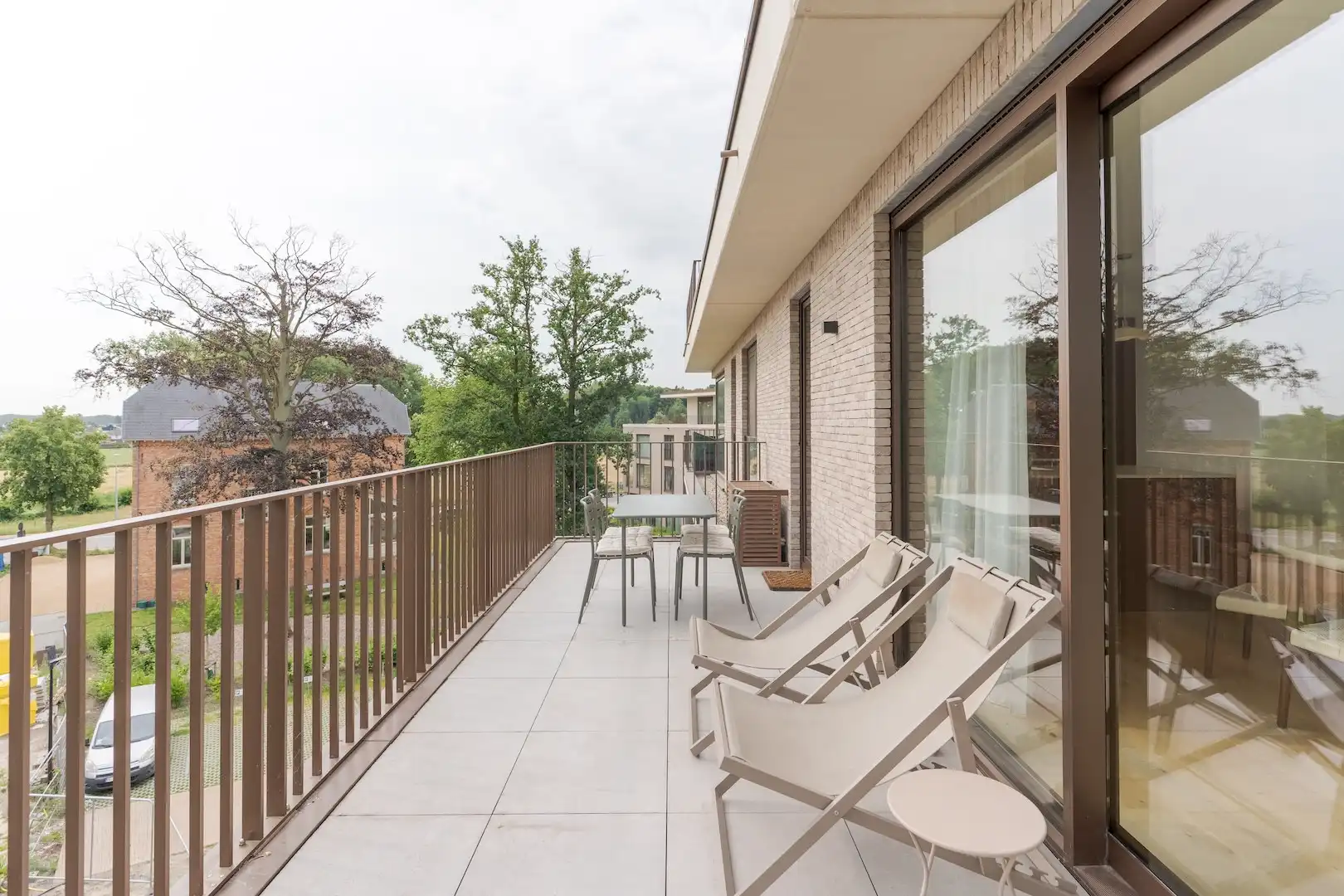 Hoogwaardig afgewerkt appartement op de derde verdieping met panoramisch zicht, terras, autostaanplaats en berging. foto 8