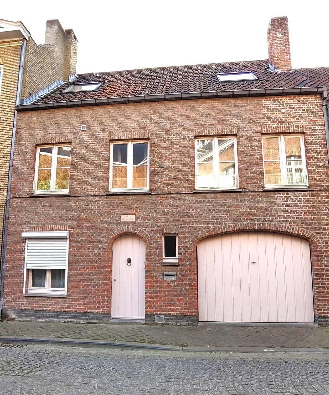 Charmante STADSWONING met GARAGE op UITSTEKENDE locatie te Brugge vlak aan 't Zand! foto {{pictureIndex}}