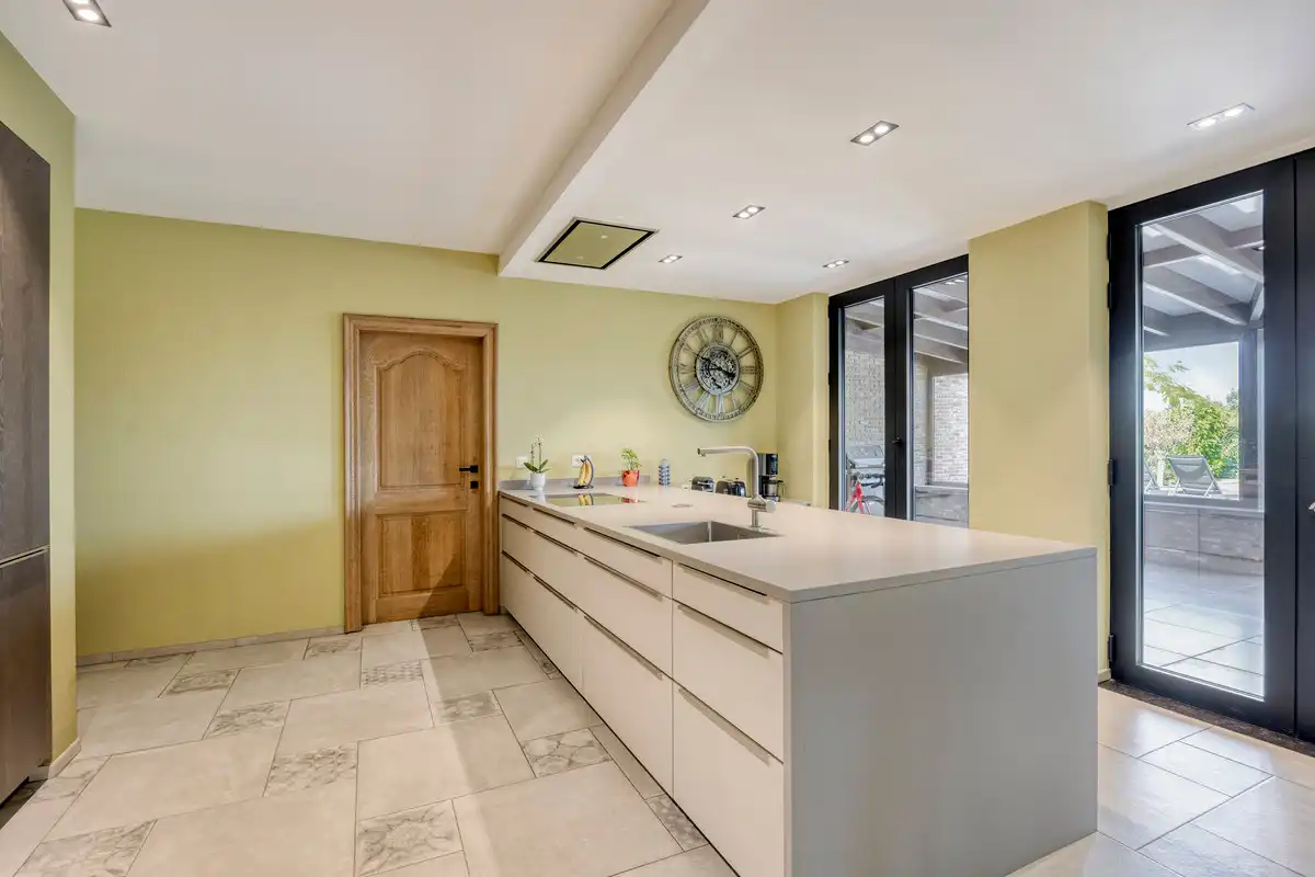 TIJDLOZE VOLLEDIG GERENOVEERDE VILLA OP EEN PERCEEL VAN 16A81CA TE RIEMST foto 12