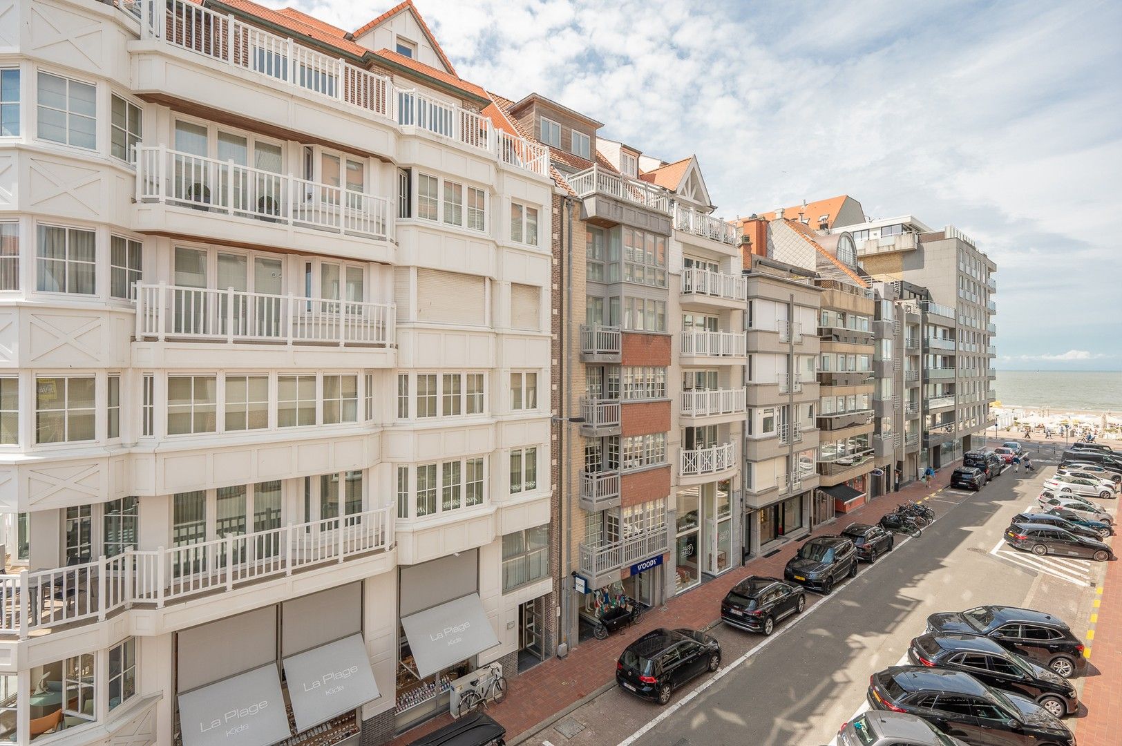 Hoekappartement met zuidwest oriëntatie en open zicht over het Driehoeksplein. foto 9