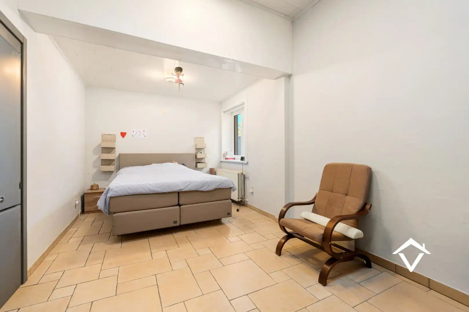 Zeer grote woning te koop in het centrum van Eernegem foto 8