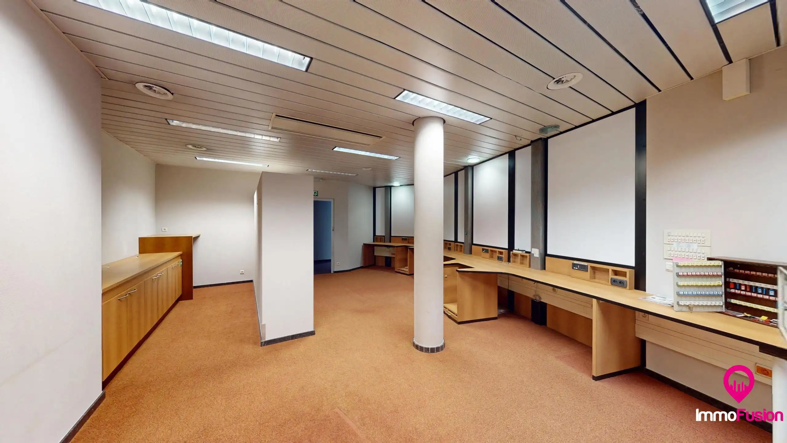 Zeer ruim kantoor op commerciële locatie in centrum Beringen foto 45