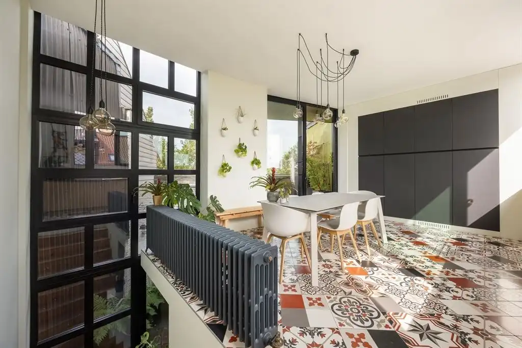 Unieke woning met eclectische gevels en dakterras foto 5