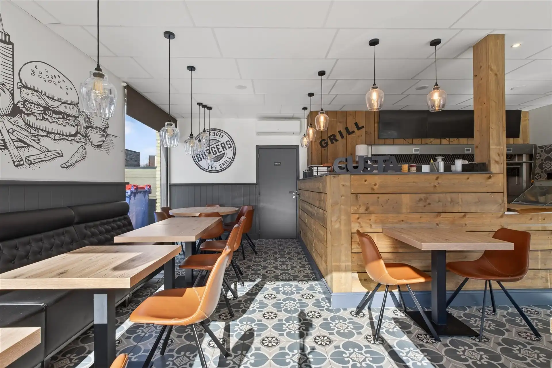 Recente handelszaak met heel ruime woonst op absolute topligging te Overmere. foto 5