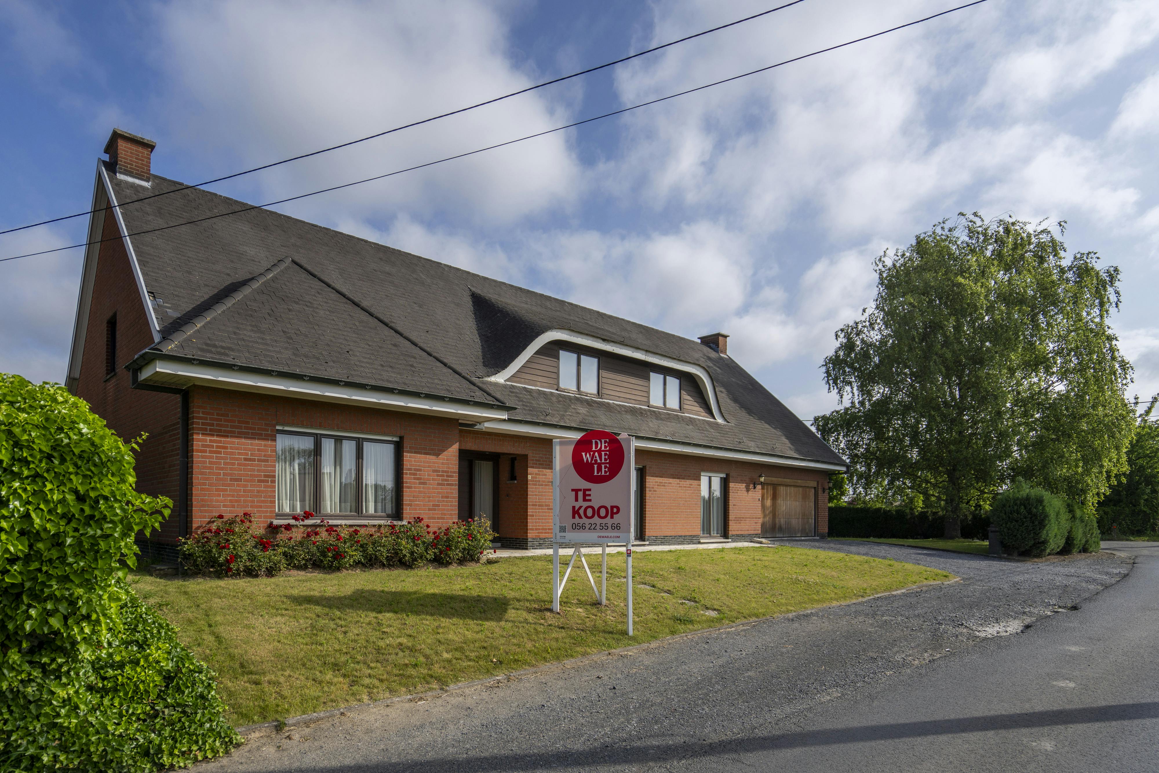 Hoofdfoto van de publicatie: Charmante villa te koop in Kuurne!