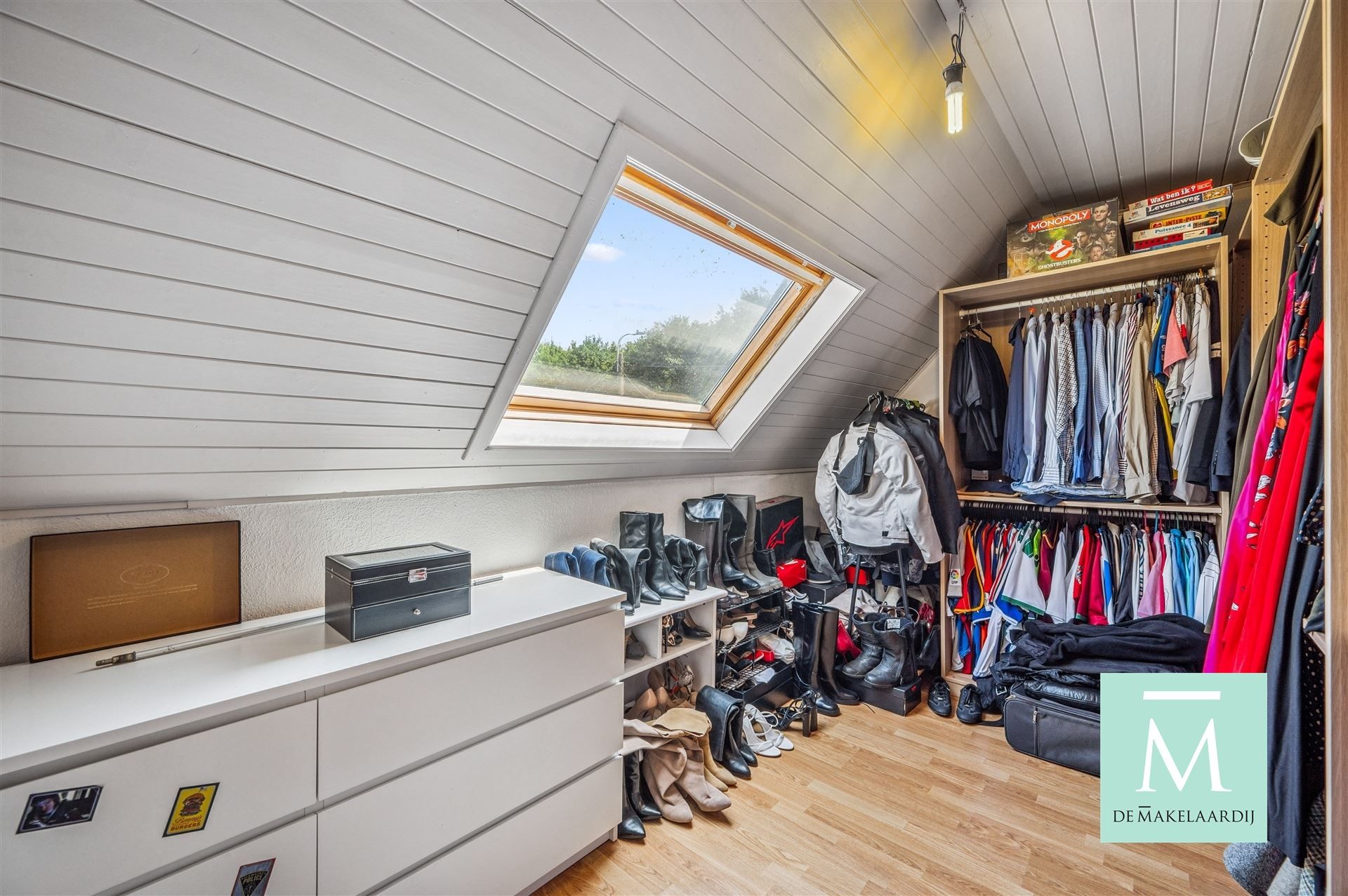 Ruime villa met aparte studio en prachtige tuin met zwembad foto 21