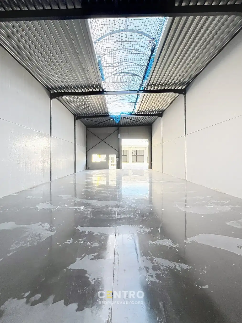 Nieuwbouw KMO-units van 245m² TE HUUR (VH van 7m, 2 parkings, aparte loopdeur en raam), te Kerkhove (Avelgem). foto 22