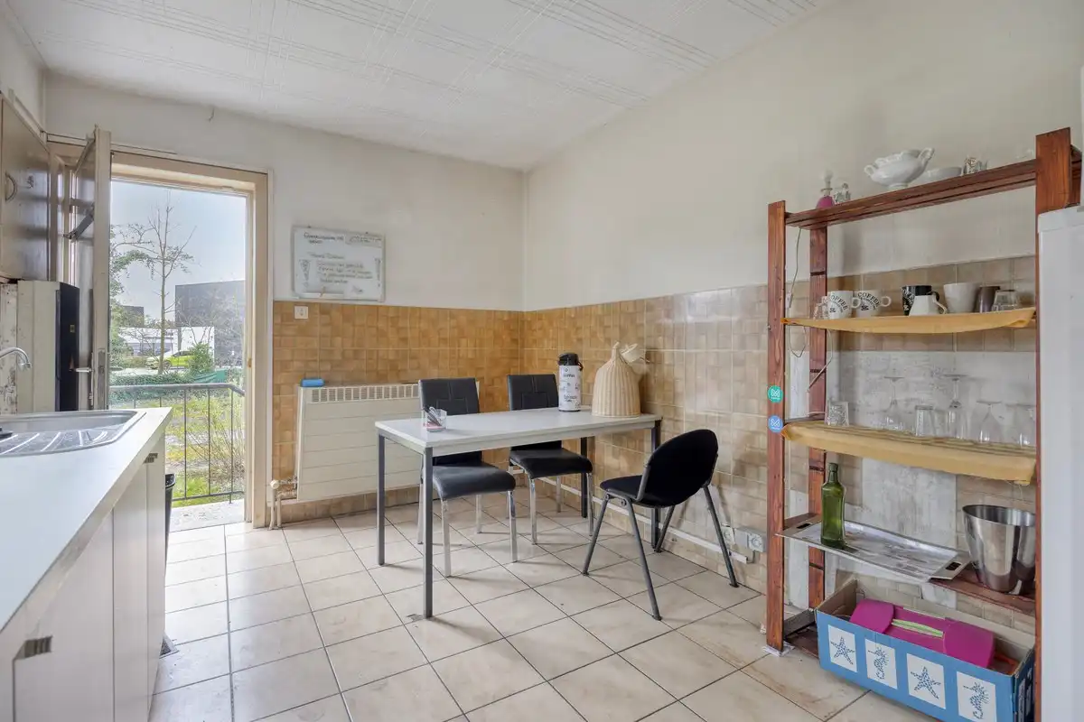 Ruime te renoveren woning met 3 slaapkamers op vlot bereikbare ligging (Genkersteenweg). foto 8