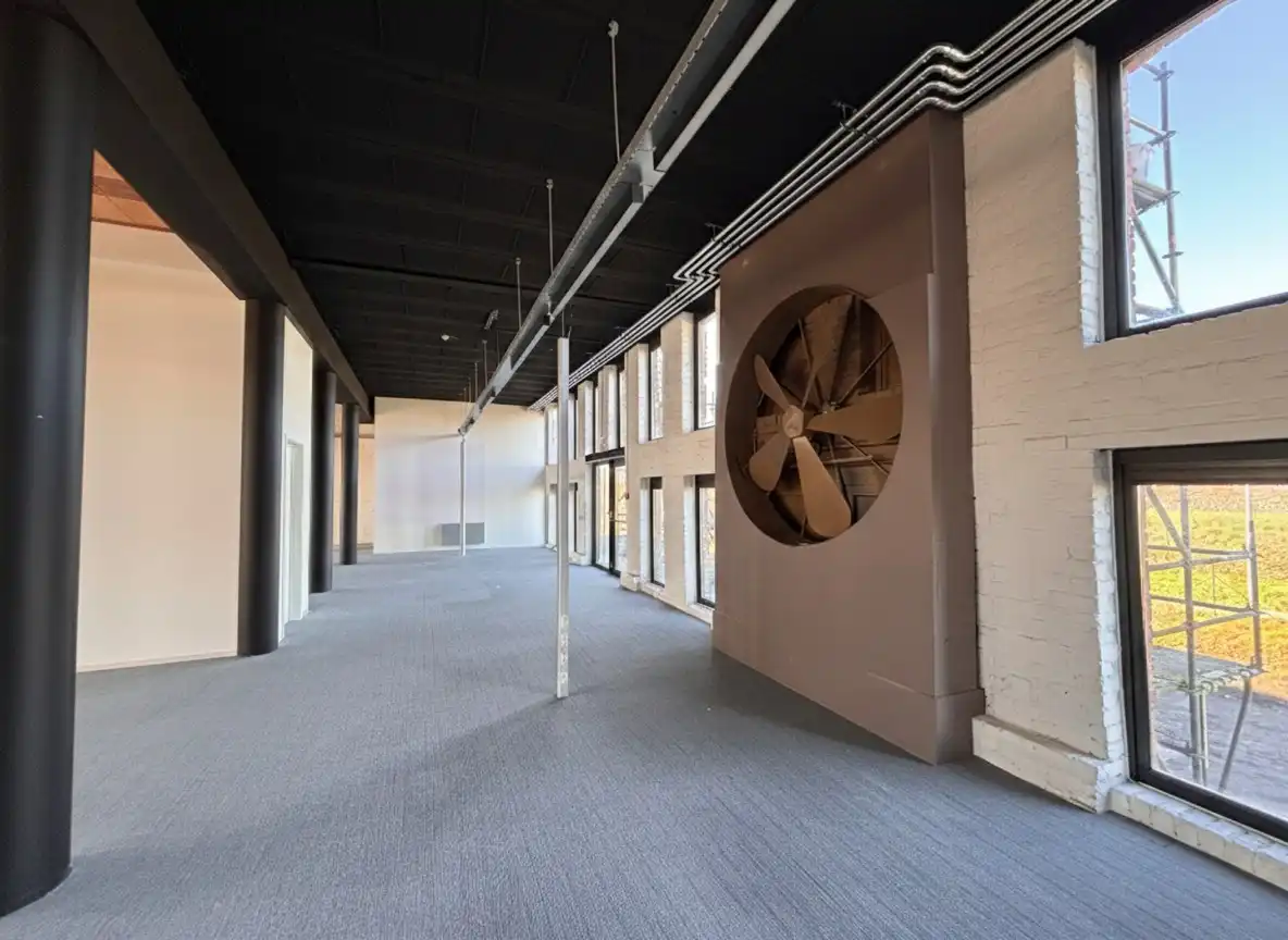Gelijkvloers loftkantoor van 450m² met parking foto 4