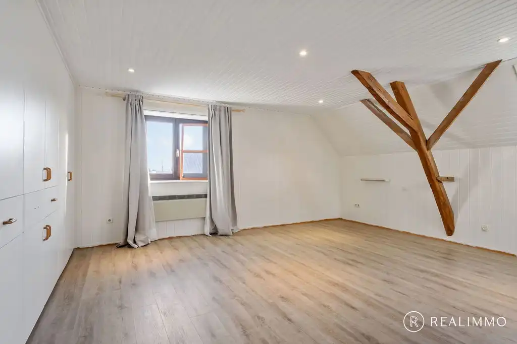 Zéér ruime rustig gelegen villa met afgesloten stal en autostaanplaats! foto 15