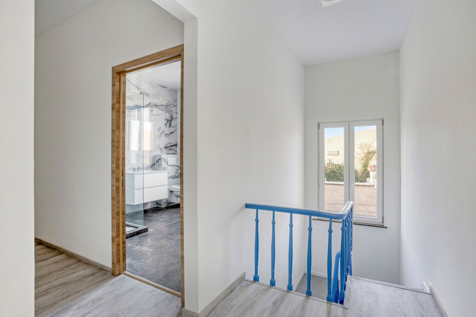 Volledig gerenoveerde gesloten bebouwing te Drogenbos foto 11