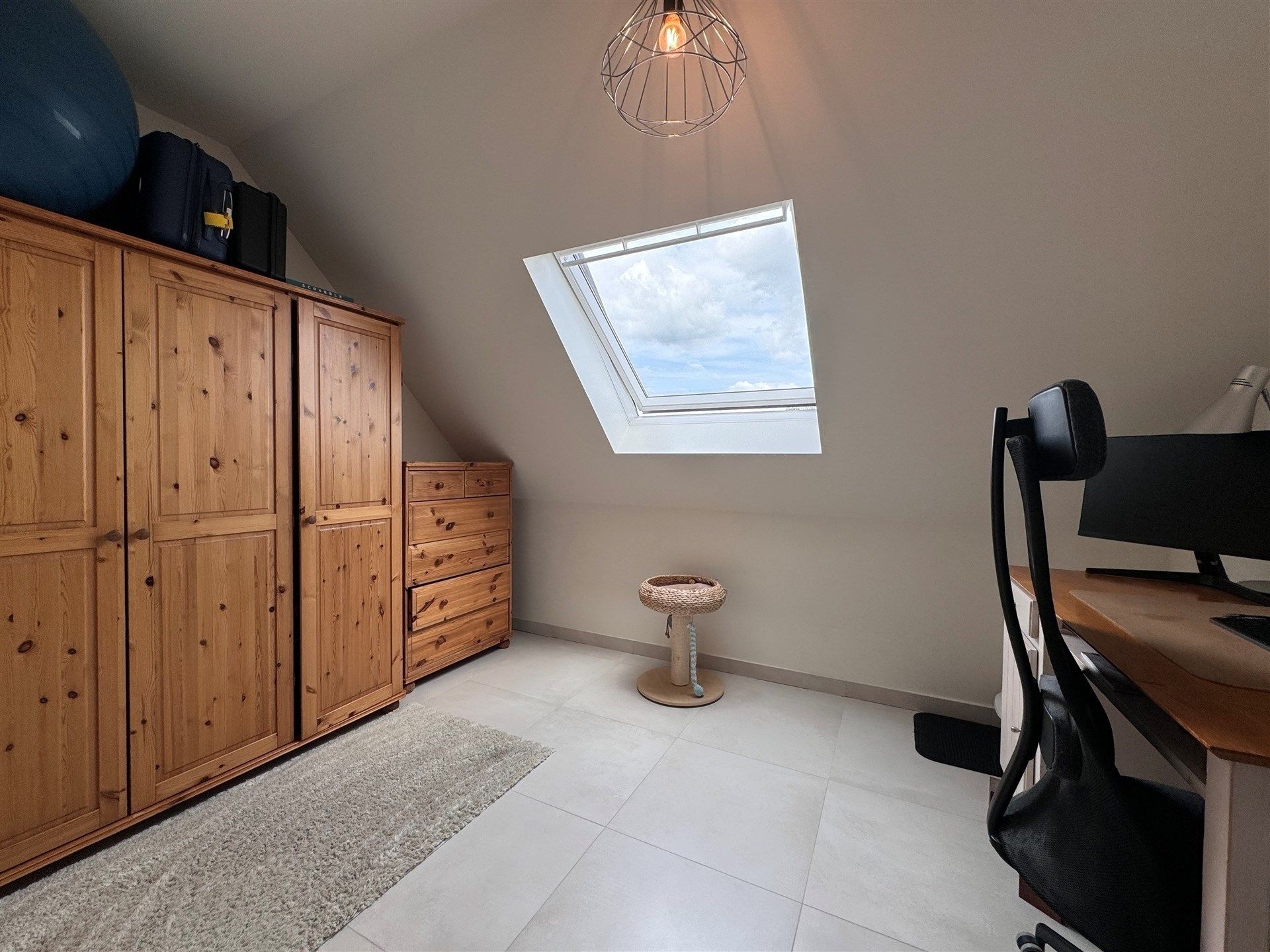 Schitterend 2 slaapkamer appartement met staanplaats en carport. foto 15