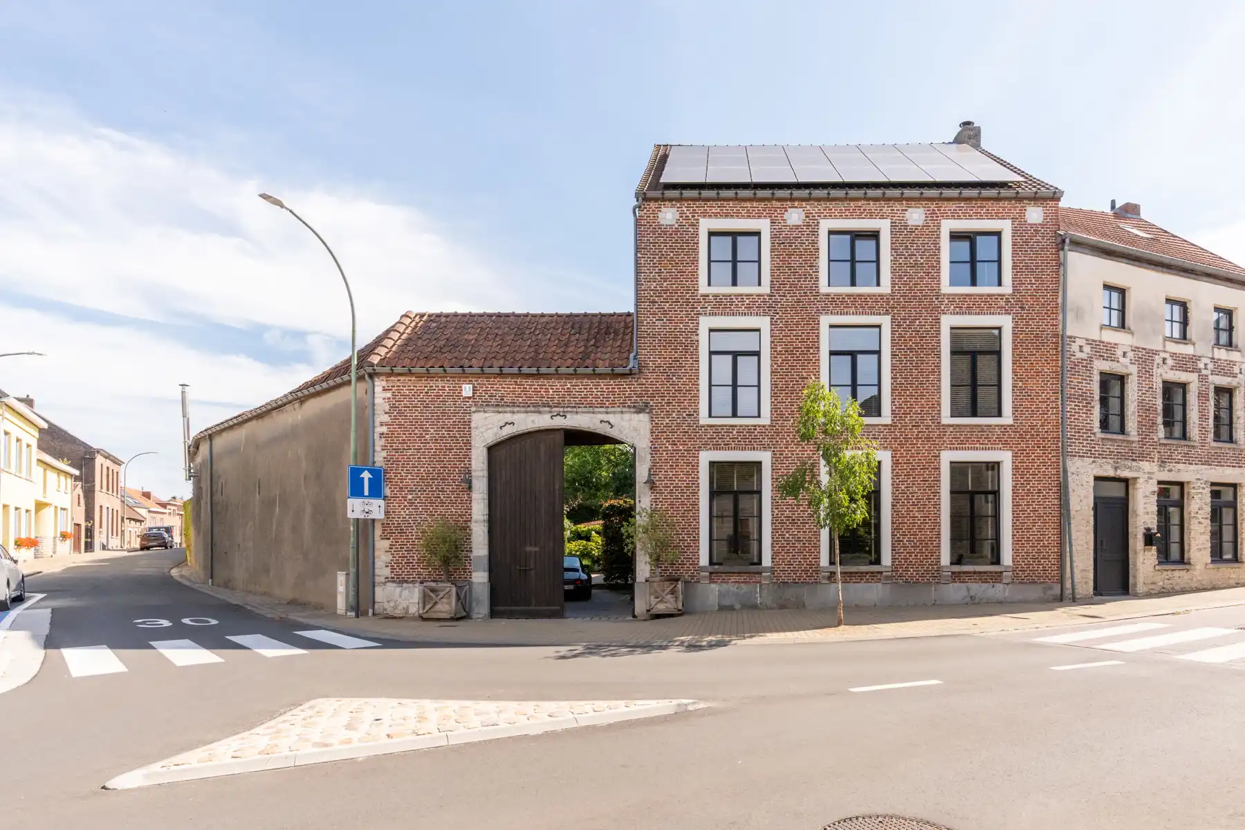 Karaktervolle gerenoveerde woning te Hoegaarden. foto {{pictureIndex}}
