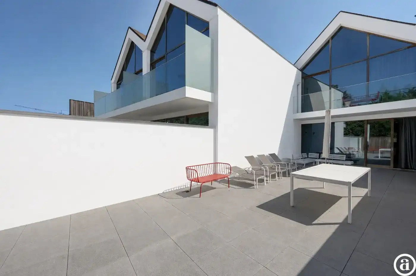 Recente woning aan het karaktervolle Oosthoekplein.          foto 13