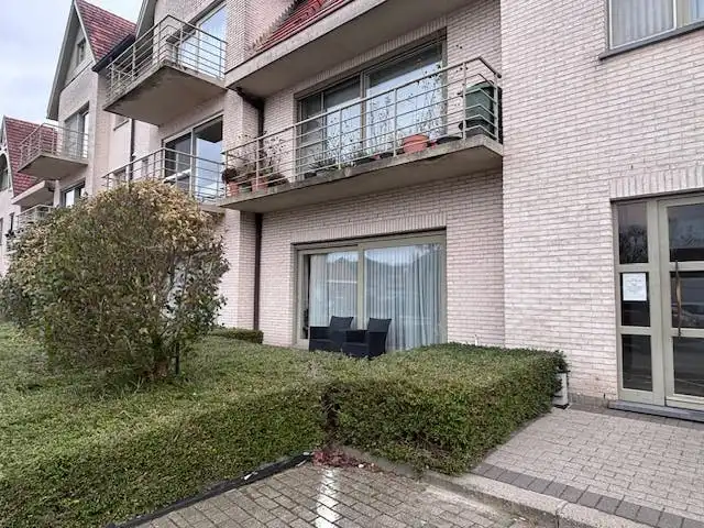 Gelijkvloers 2-slaapkamer appartement met garagebox nabij centrum Aalter foto 2