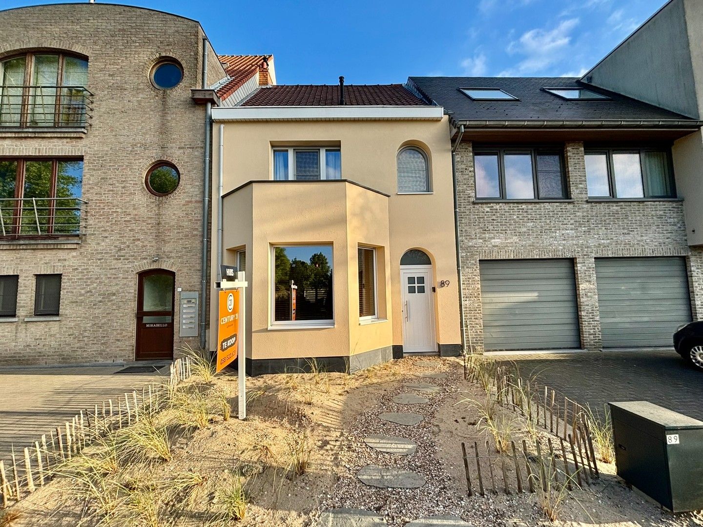 Energiezuinige woning met zicht op de duinen. foto {{pictureIndex}}