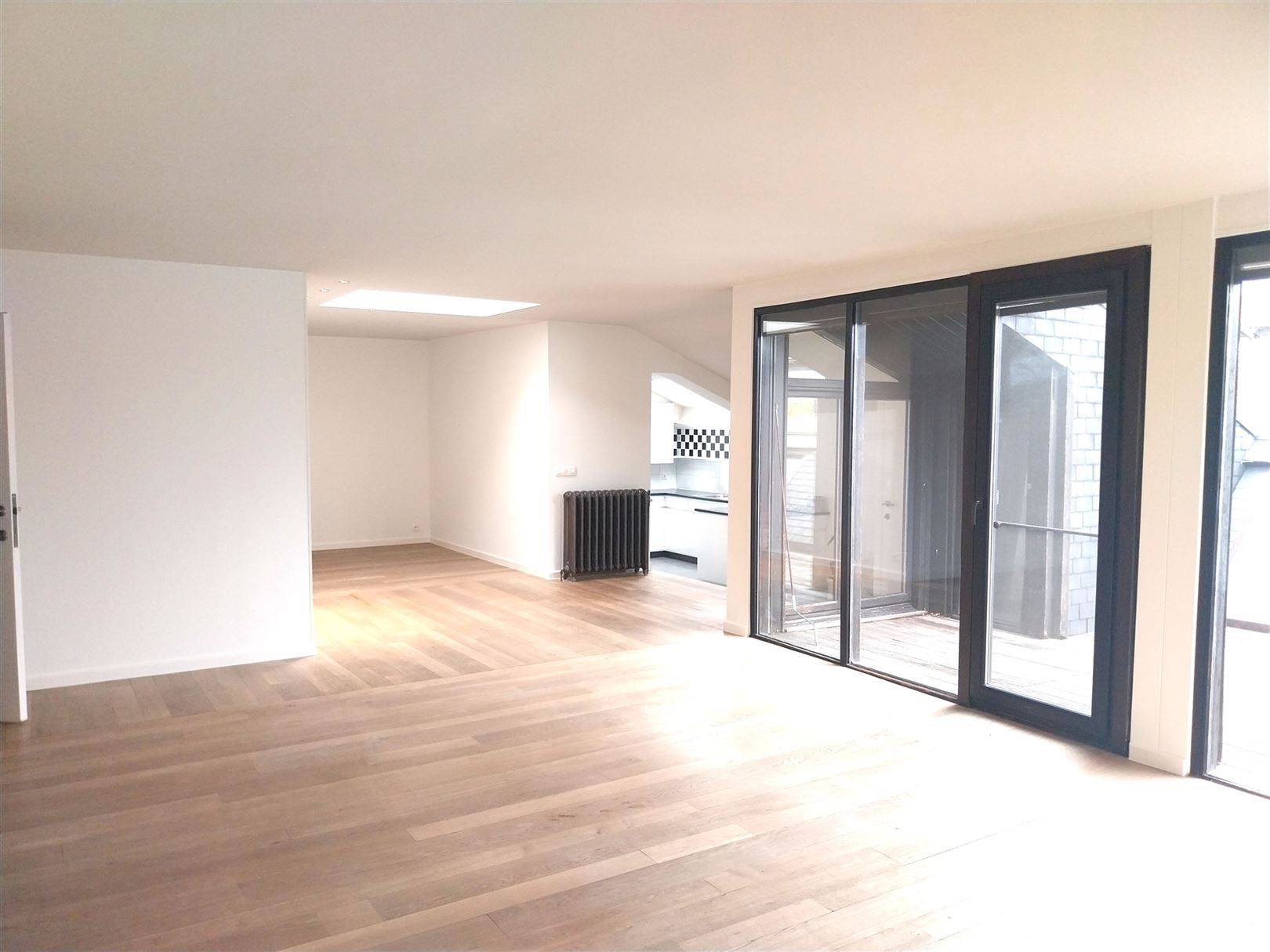 TE HUUR: Ruim appartement met 3 slaapkamers te Genk! foto 4