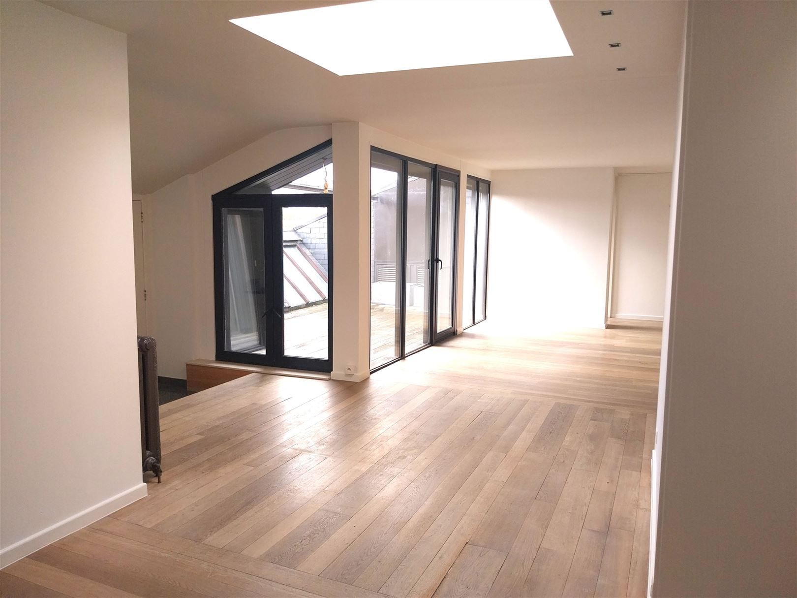 TE HUUR: Ruim appartement met 3 slaapkamers te Genk! foto 4