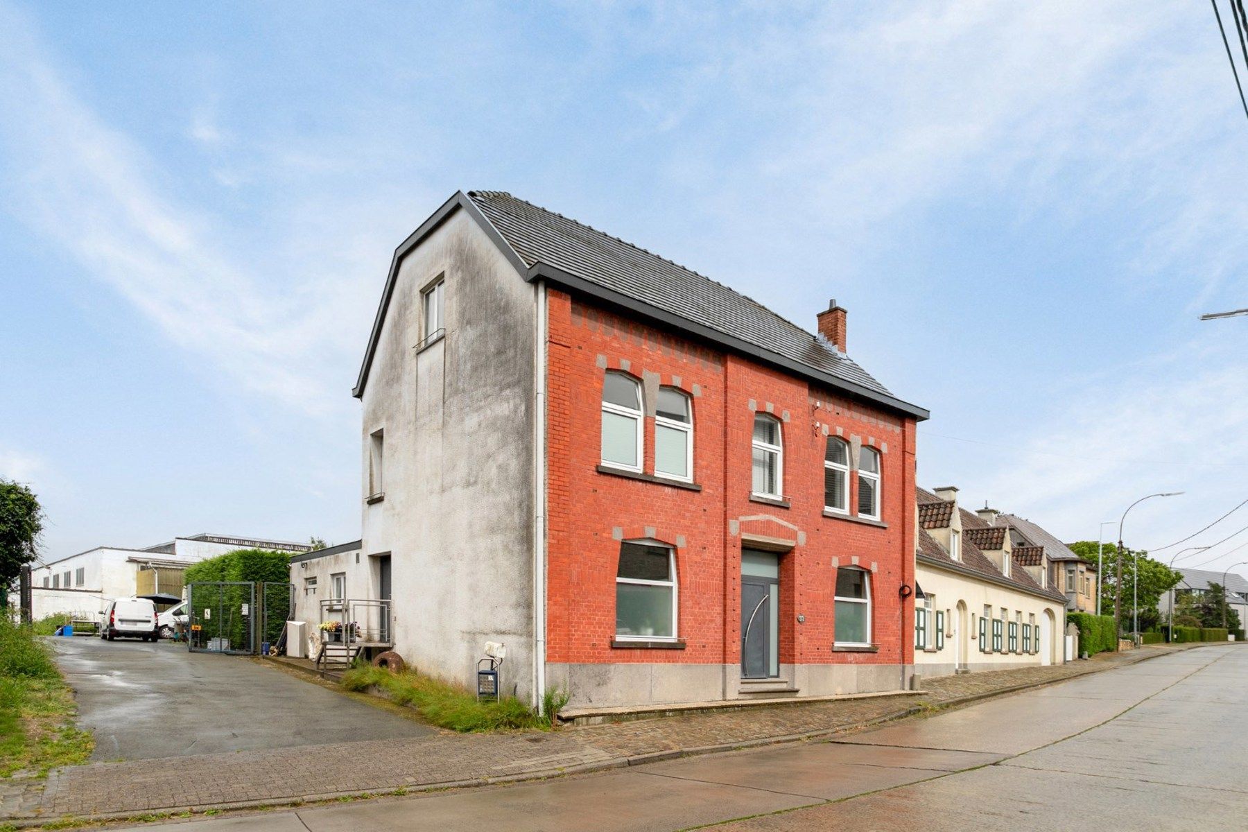 TE KOOP - ruime gerenoveerde woning met 4 slaapkamers foto 26