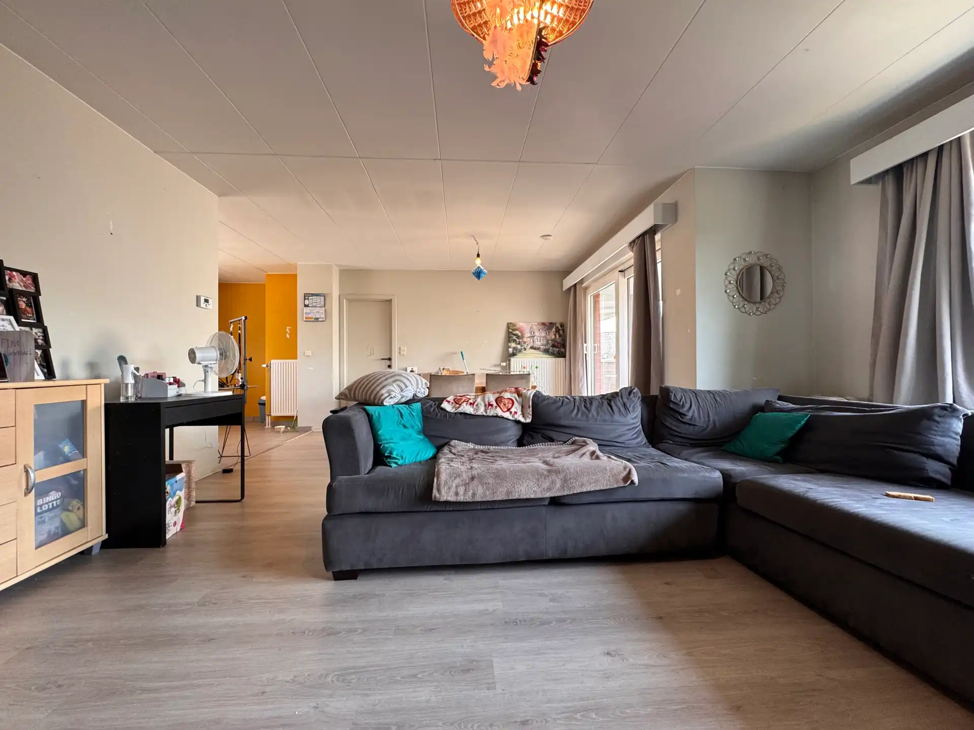 Ruim appartement met drie kamers en terras foto 2