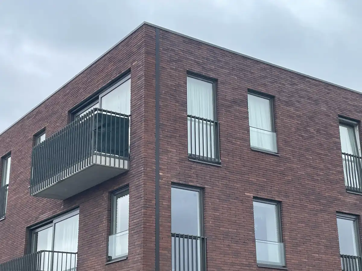 Rustig gelegen twee-slaapkamer appartement + autostandplaats foto 2