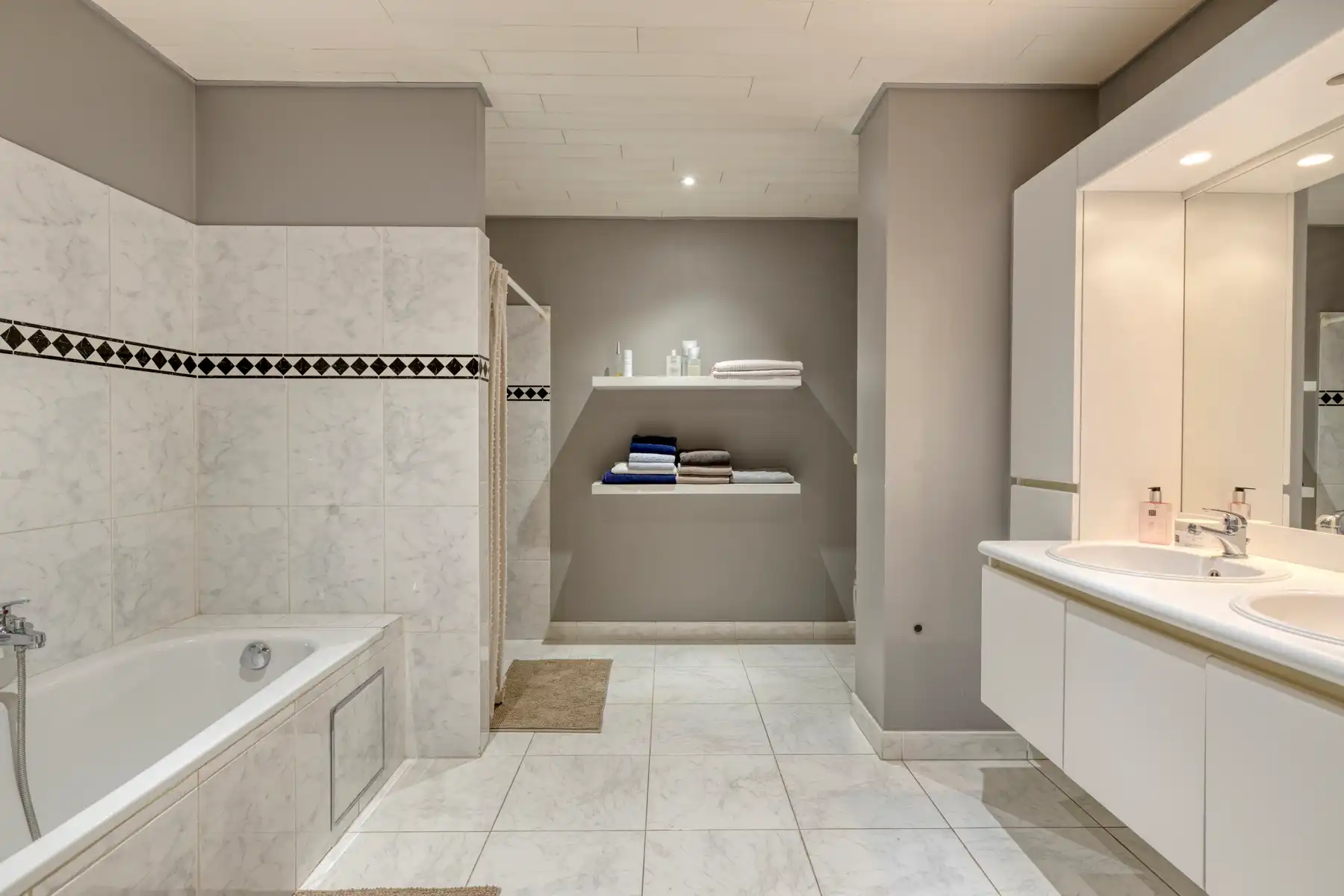 Unieke woning met multifunctionele ruimtes te Moerbeke foto 11